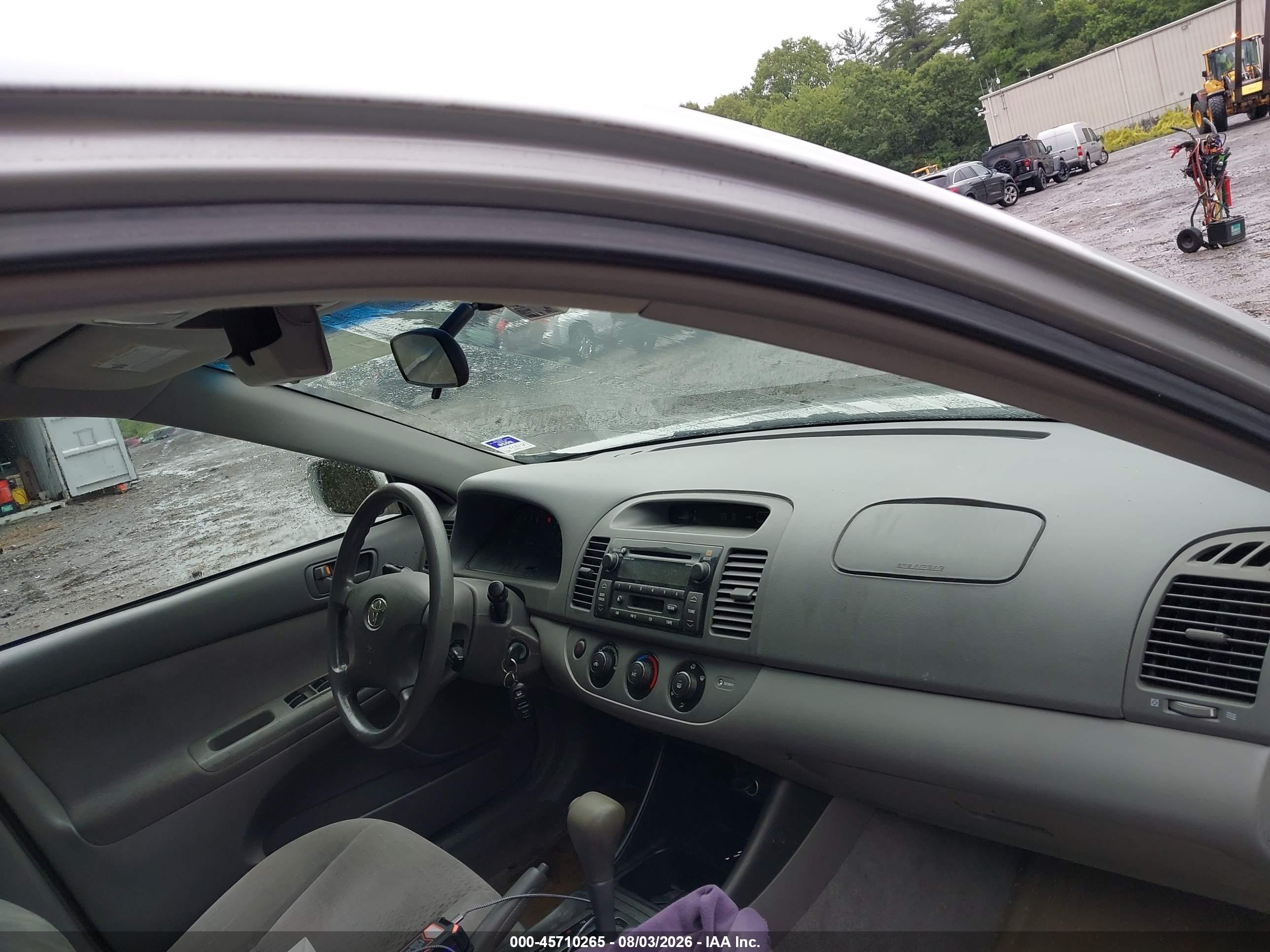 2004 Toyota Camry Le V6 Gold vin: 4T1BF32K84U067902