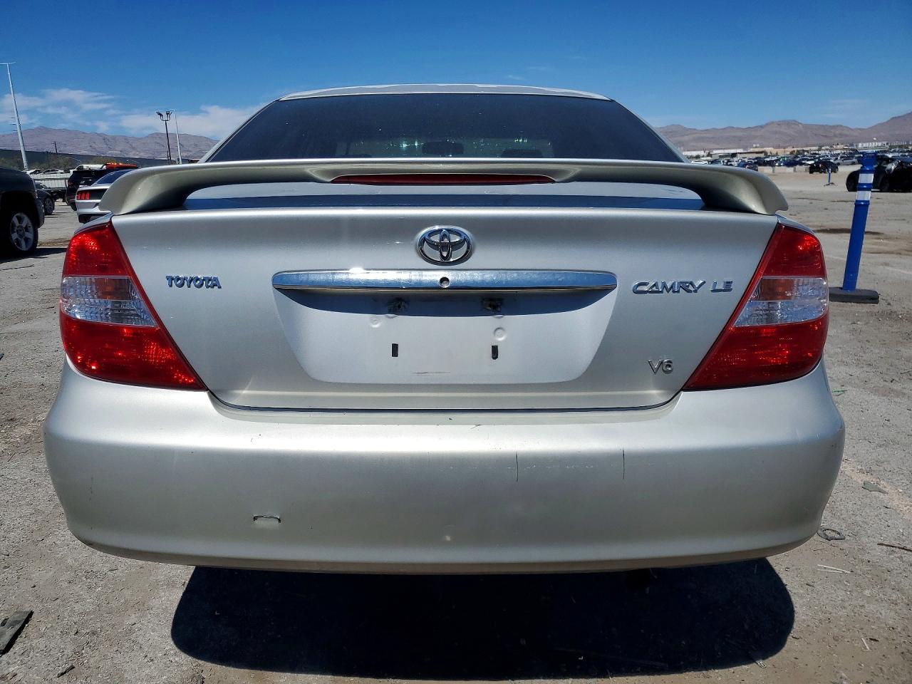 2004 Toyota Camry Le V6 Silver vin: 4T1BF32K84U071268
