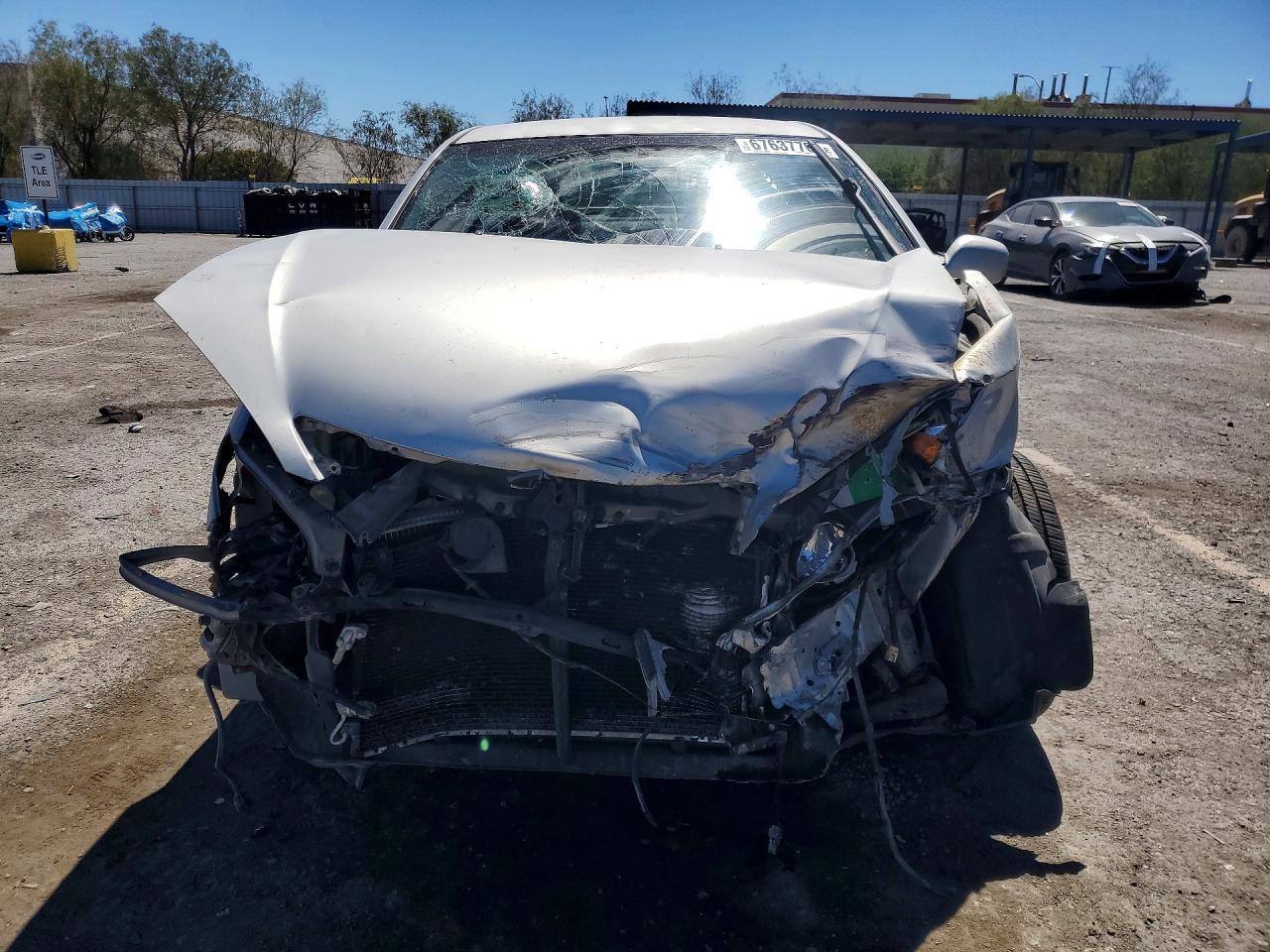 2004 Toyota Camry Le V6 Silver vin: 4T1BF32K84U071268