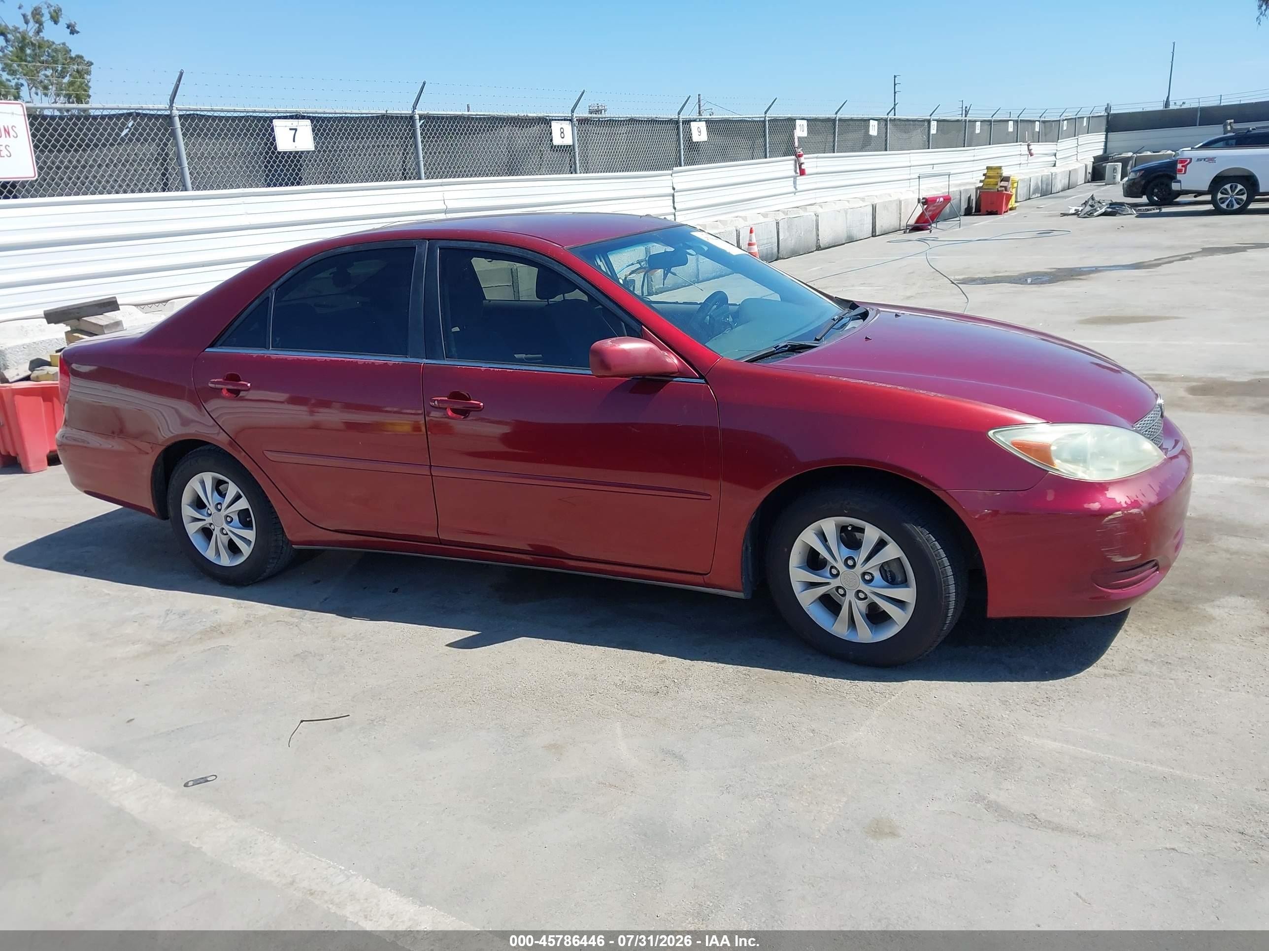 2004 Toyota Camry Le V6 Red vin: 4T1BF32K84U071898