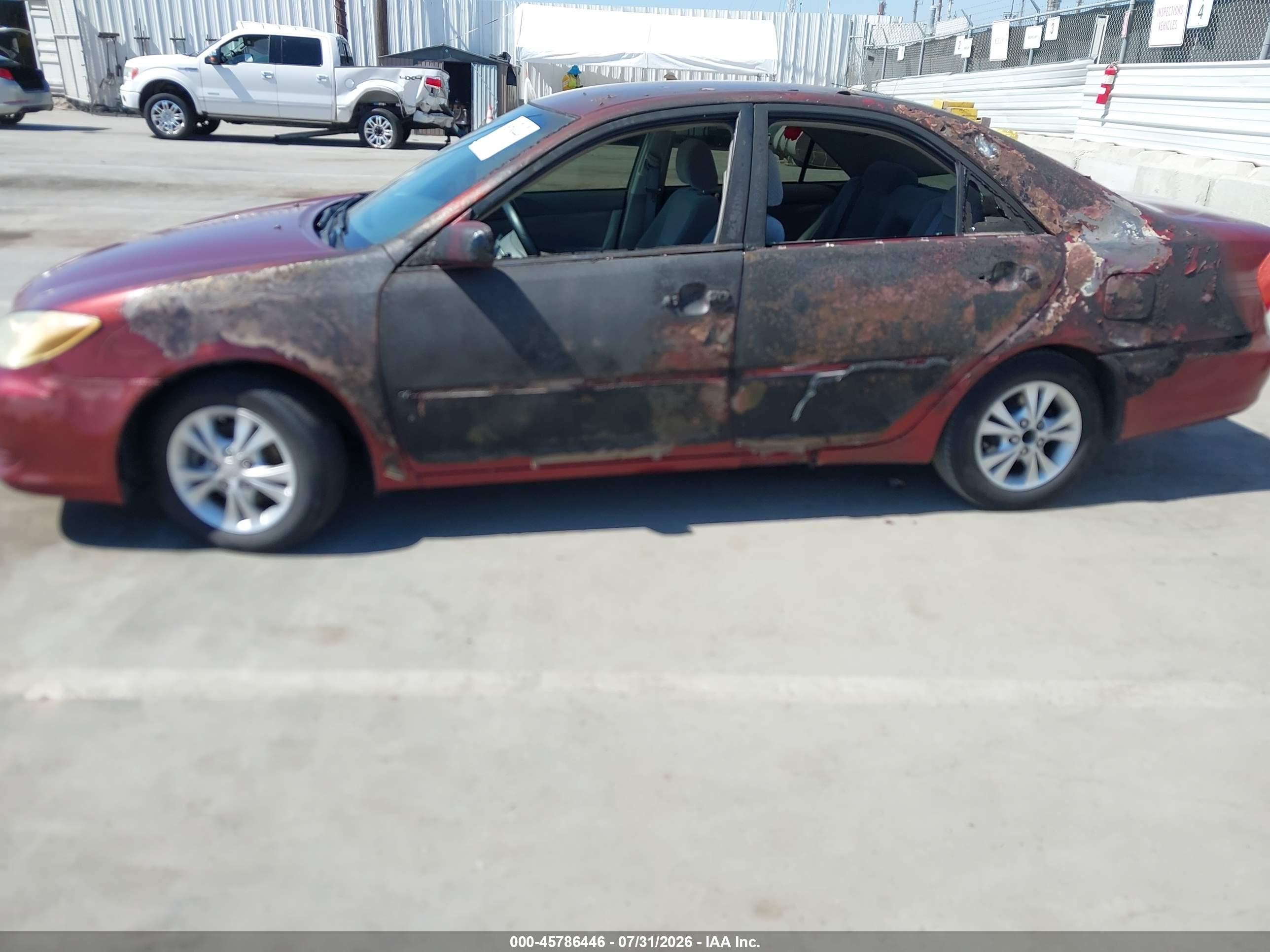 2004 Toyota Camry Le V6 Red vin: 4T1BF32K84U071898