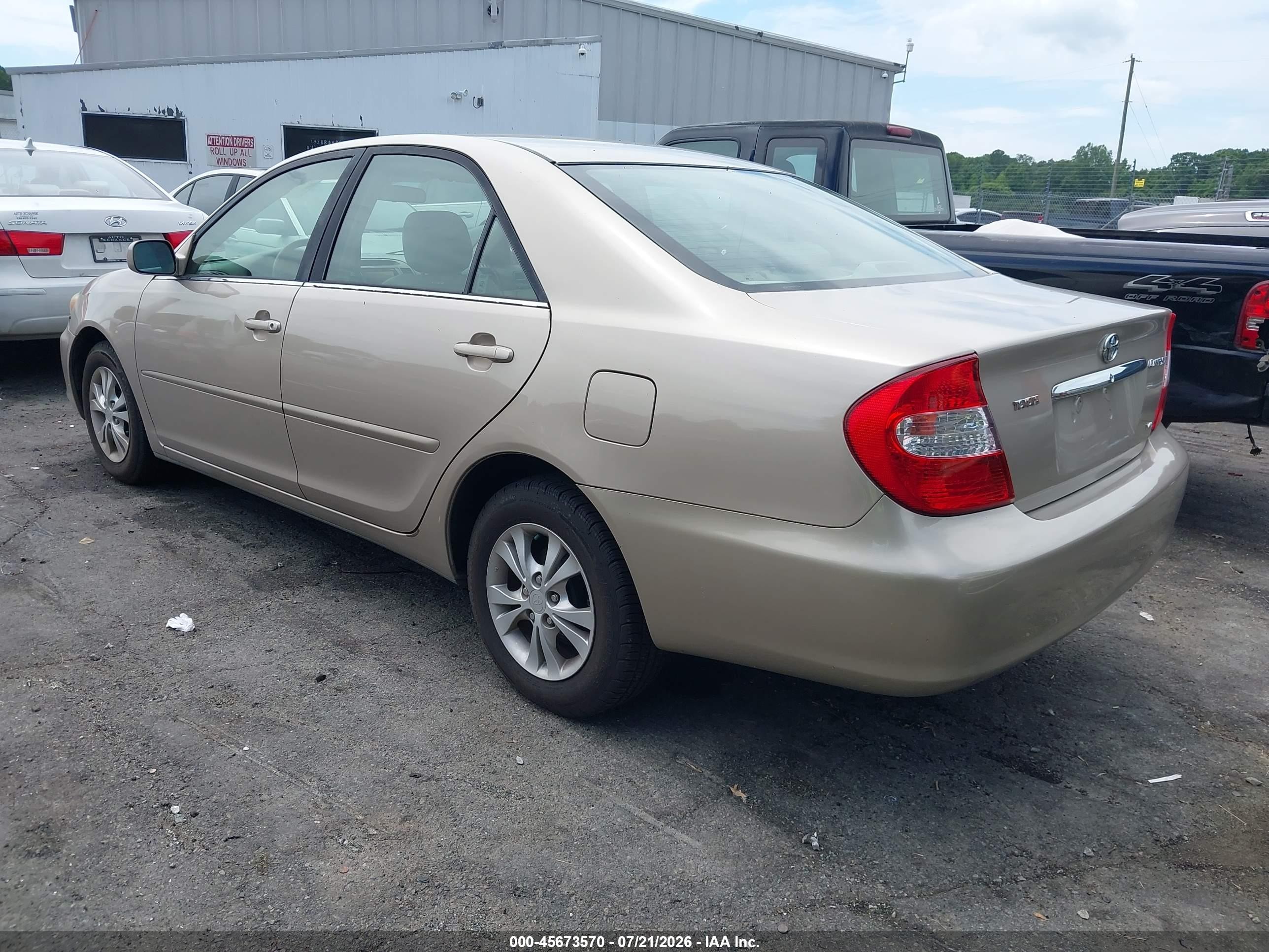 2004 Toyota Camry Le V6 Gold vin: 4T1BF32K84U572418
