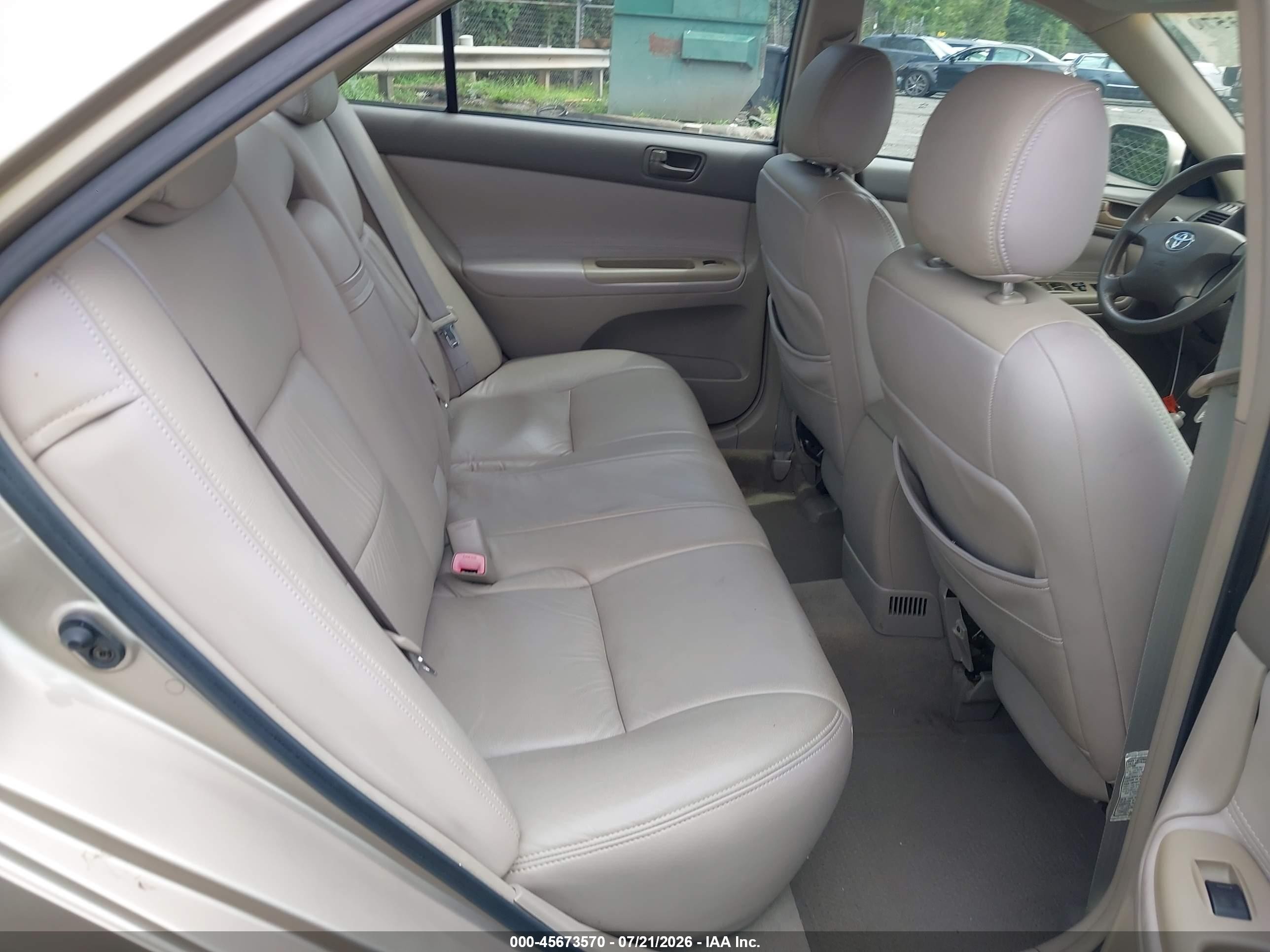 2004 Toyota Camry Le V6 Gold vin: 4T1BF32K84U572418