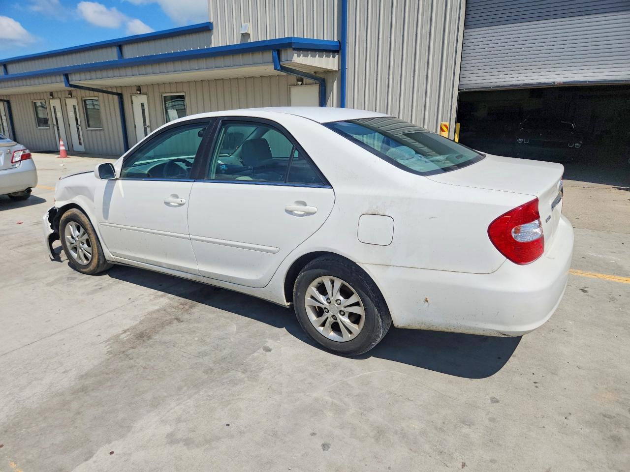 2004 Toyota Camry Le V6 Белый vin: 4T1BF32K94U075698