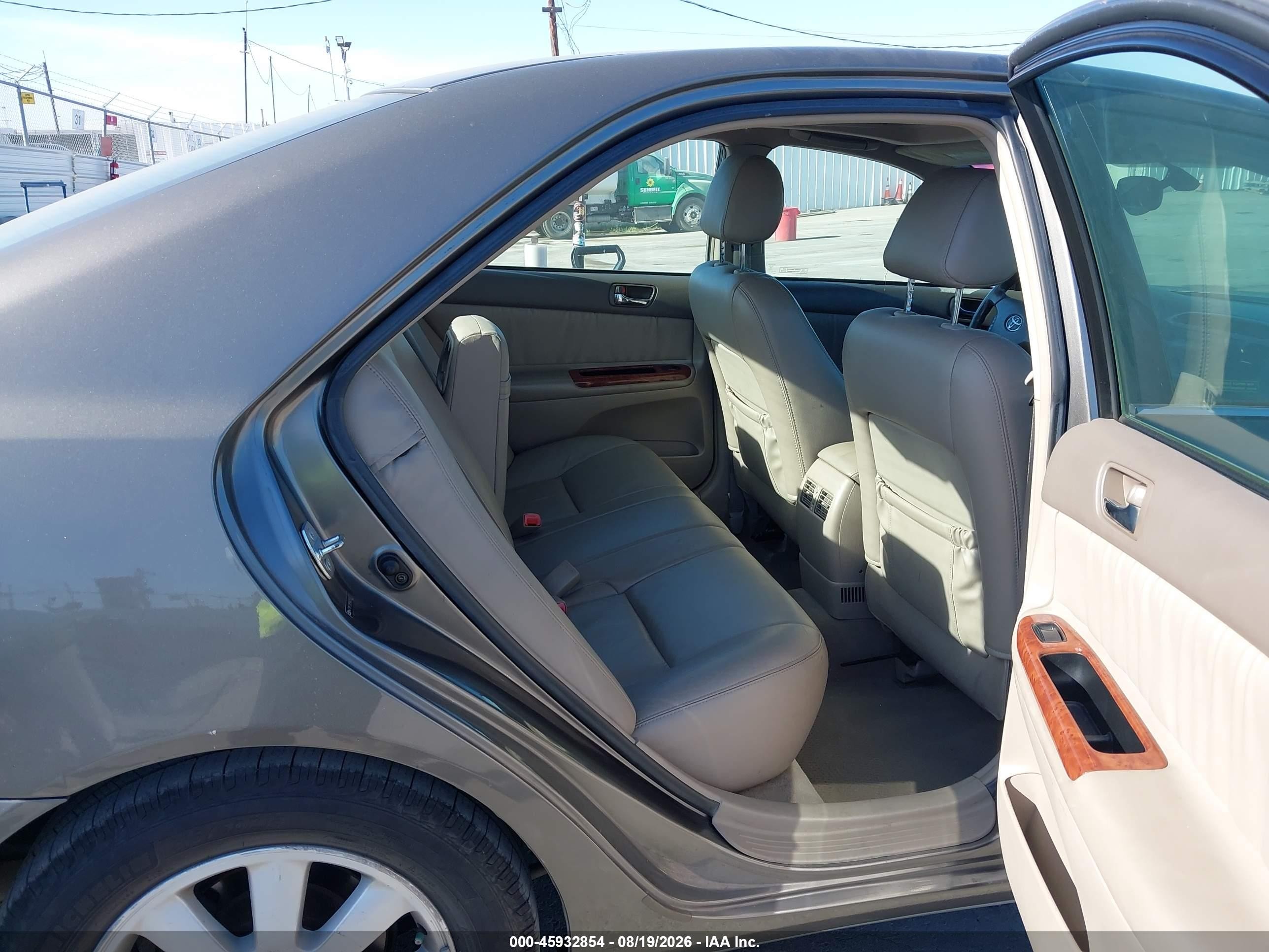 2004 Toyota Camry Xle V6 Серый vin: 4T1BF32K94U588773