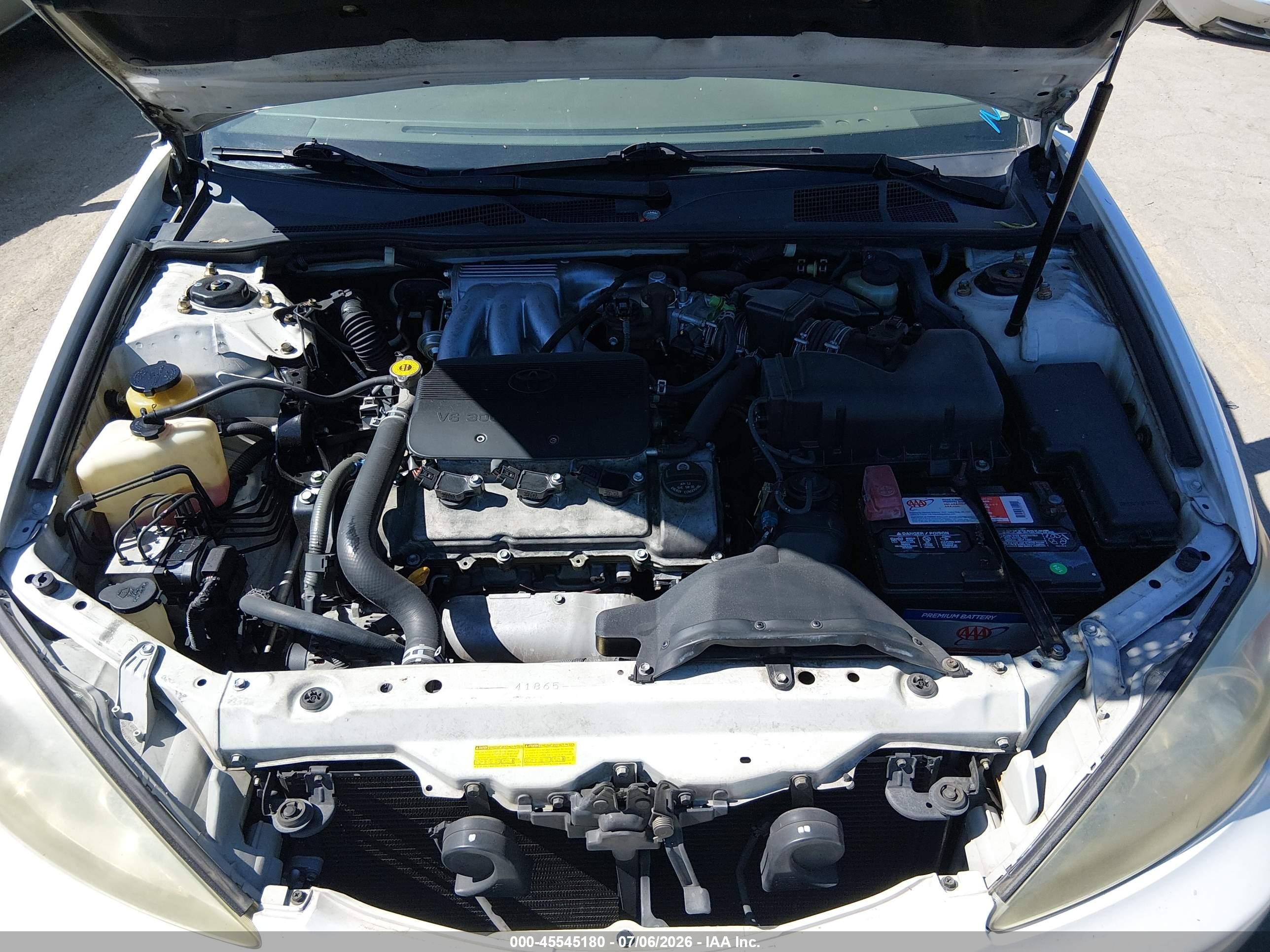 2002 Toyota Camry Le White vin: 4T1BF32KX2U008752