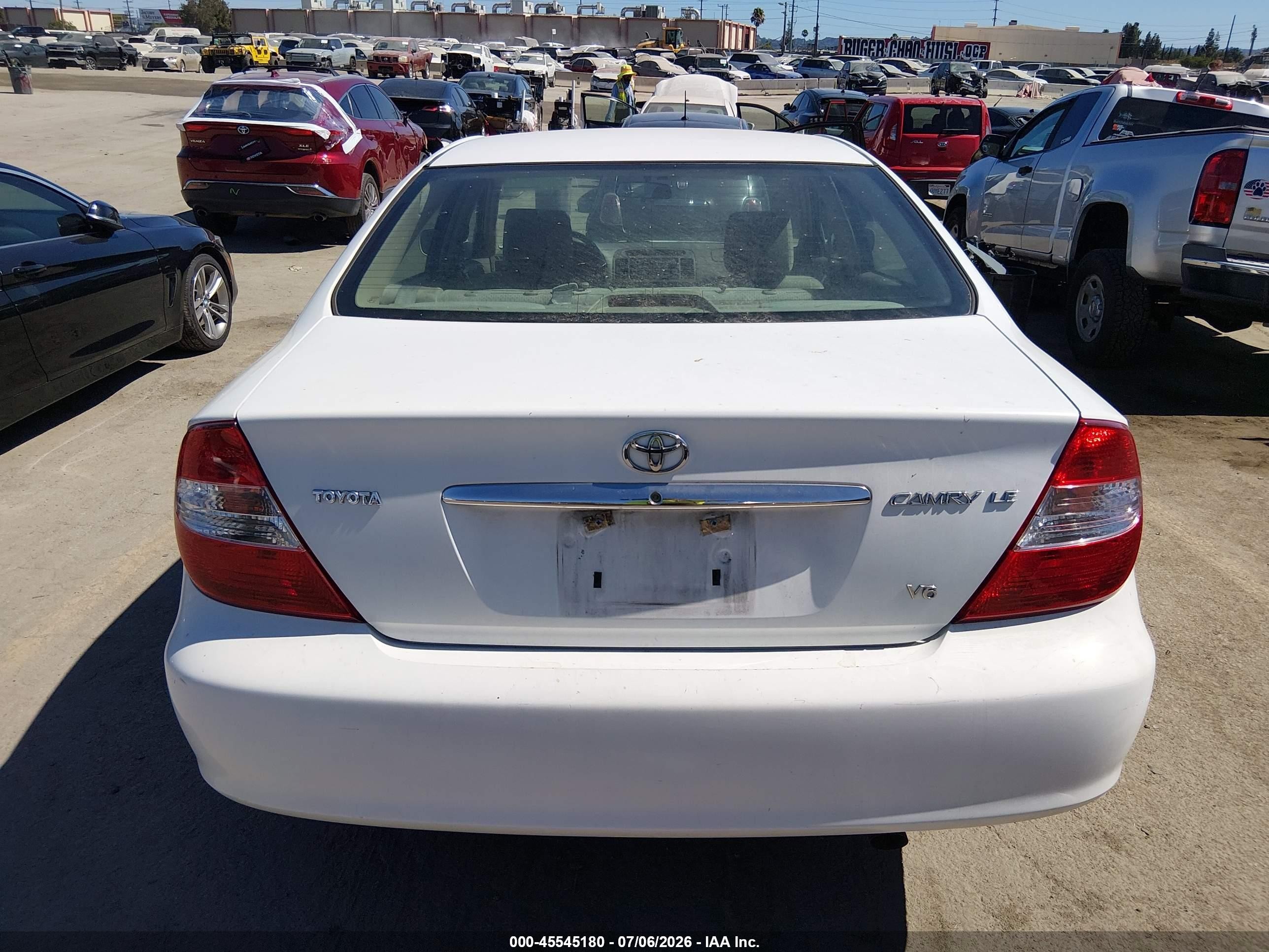 2002 Toyota Camry Le White vin: 4T1BF32KX2U008752