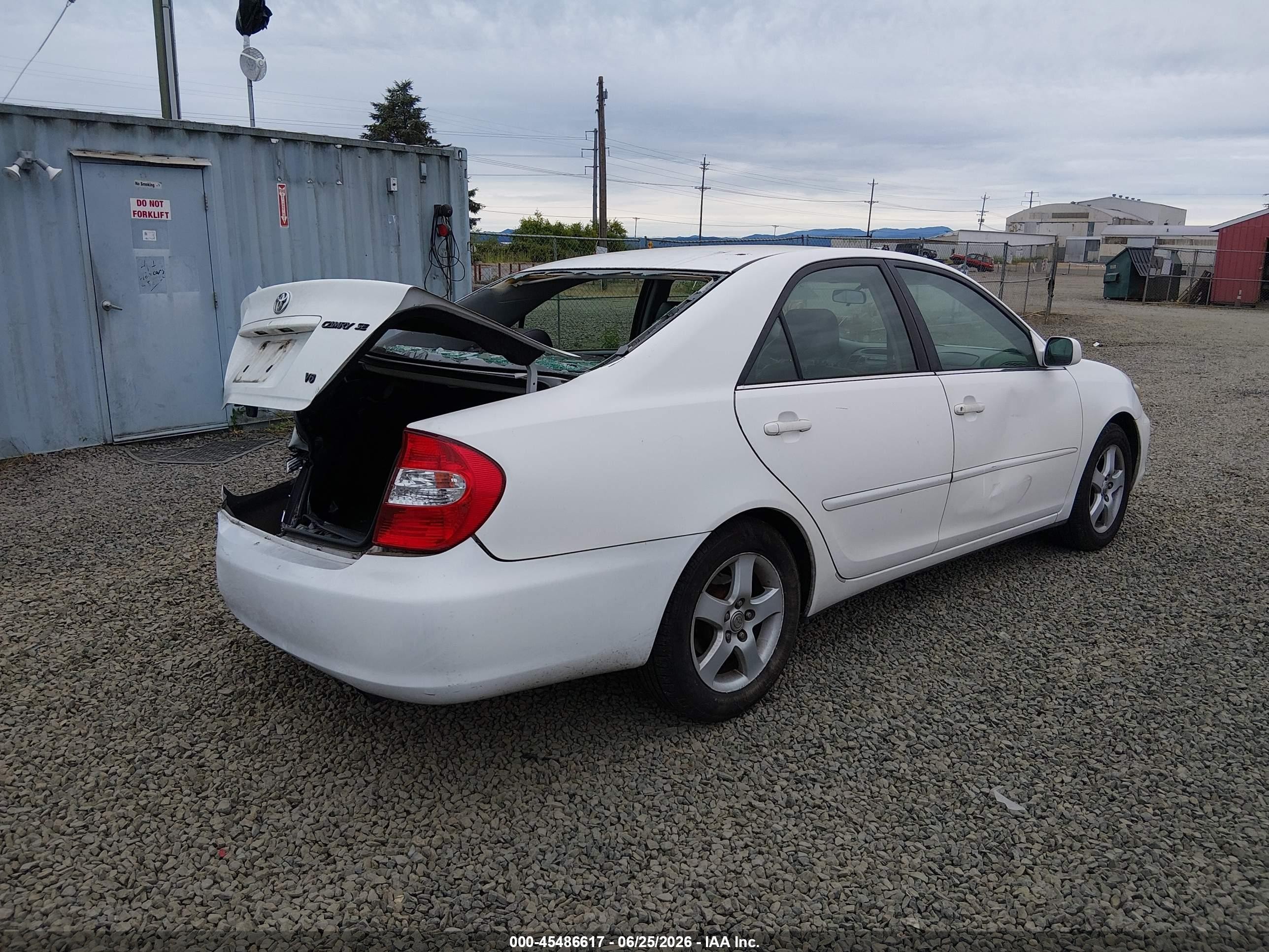 2002 Toyota Camry Se White vin: 4T1BF32KX2U010372