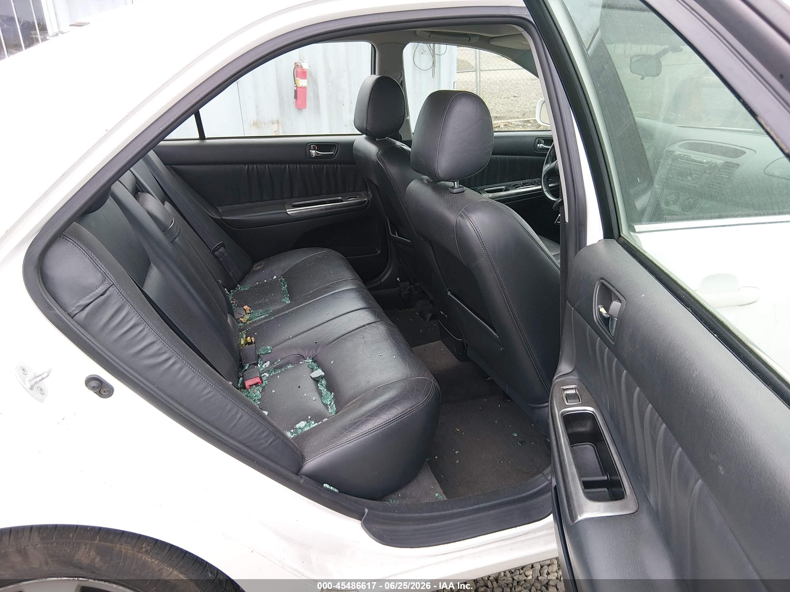 2002 Toyota Camry Se White vin: 4T1BF32KX2U010372