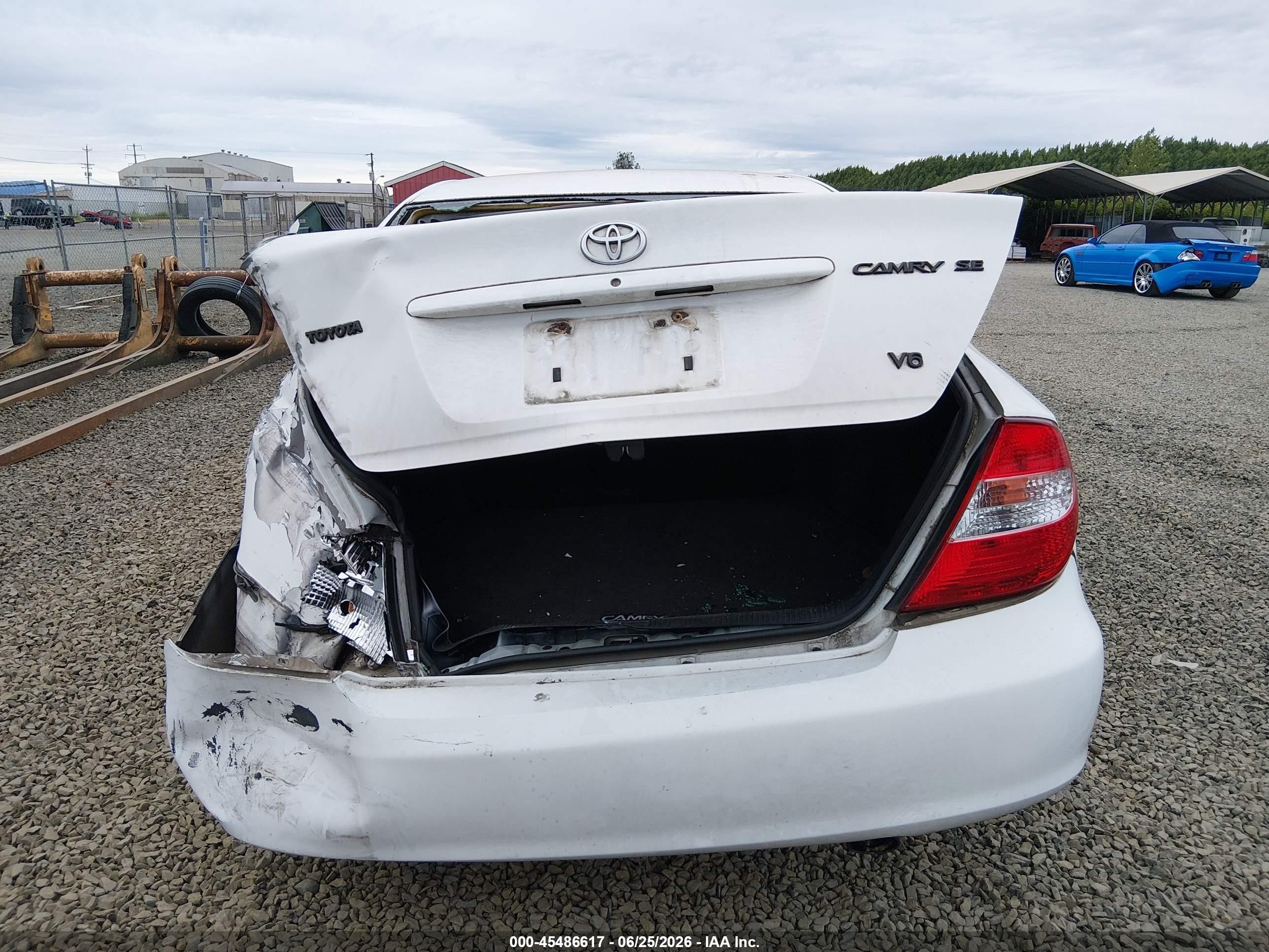 2002 Toyota Camry Se White vin: 4T1BF32KX2U010372