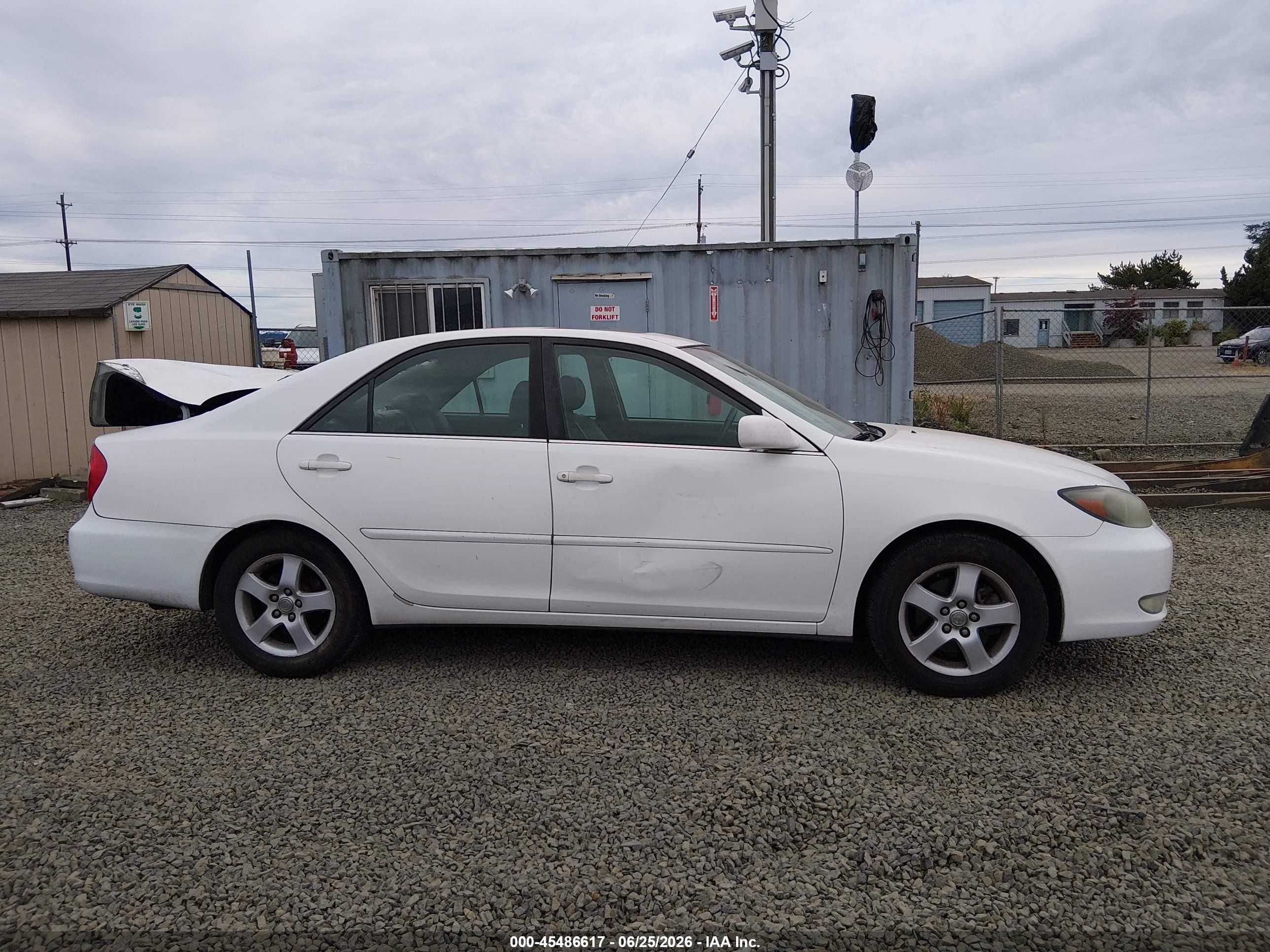 2002 Toyota Camry Se White vin: 4T1BF32KX2U010372