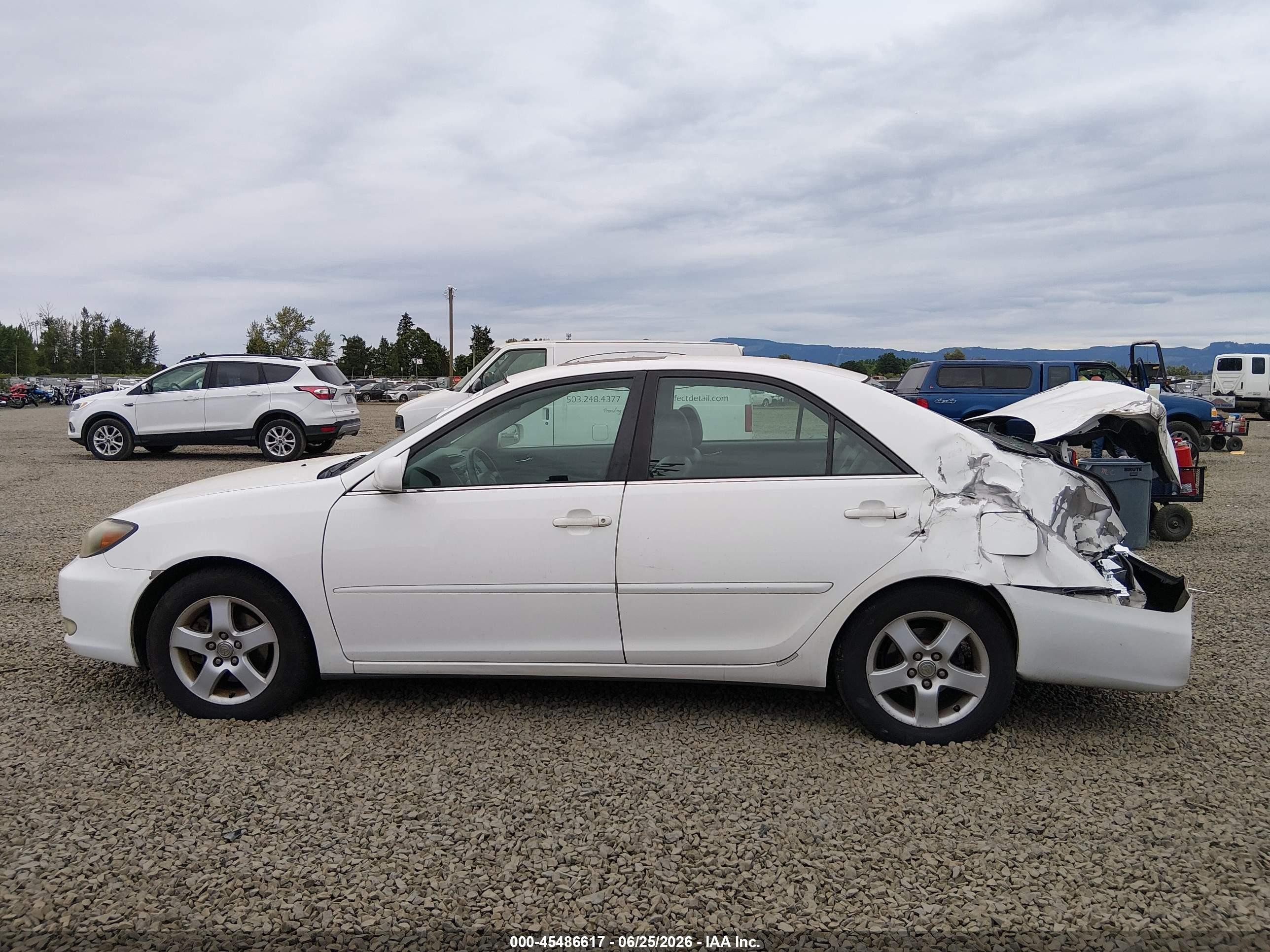 2002 Toyota Camry Se White vin: 4T1BF32KX2U010372