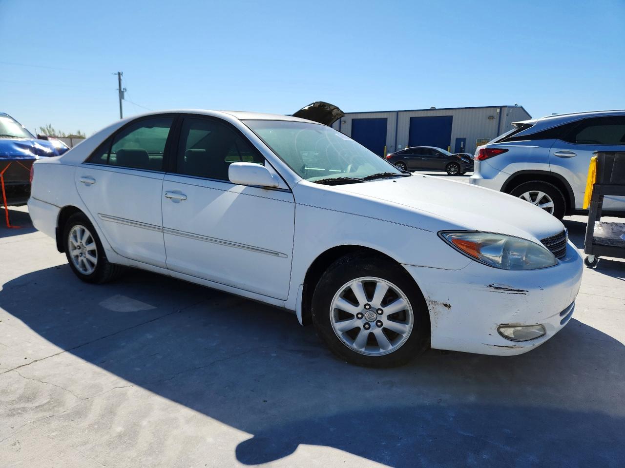 2004 Toyota Camry Xle V6 White vin: 4T1BF32KX4U070400