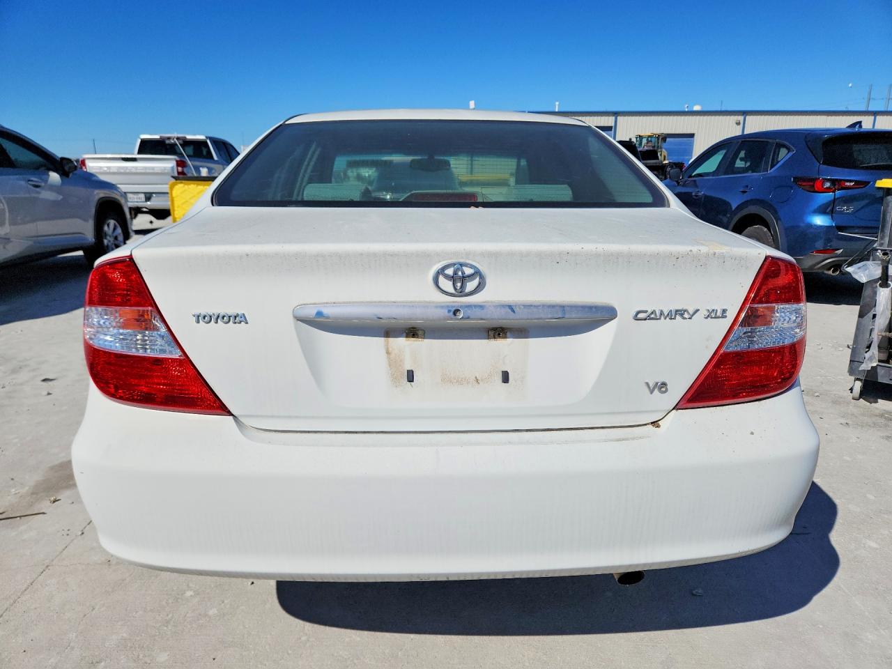 2004 Toyota Camry Xle V6 White vin: 4T1BF32KX4U070400