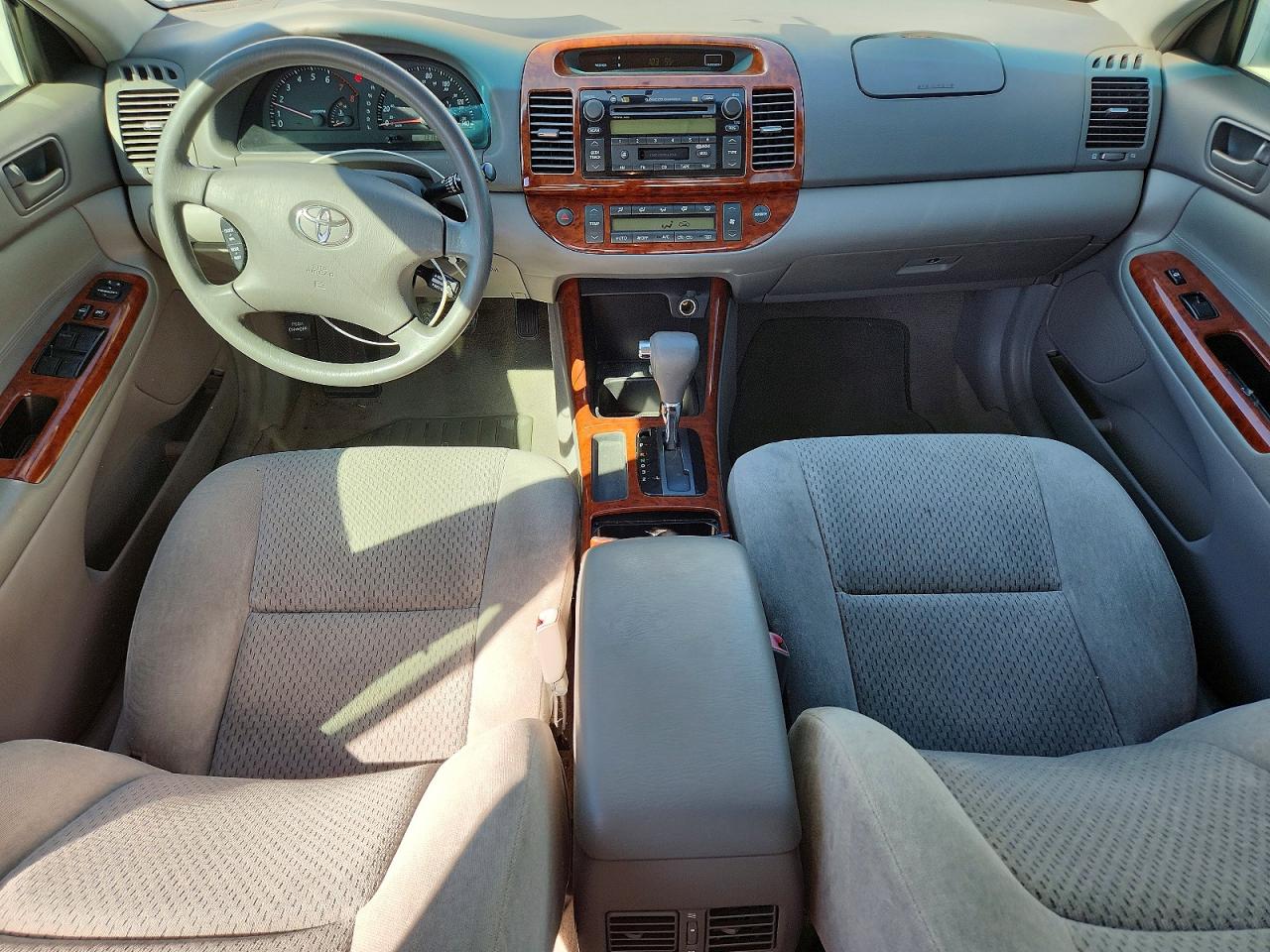 2004 Toyota Camry Xle V6 White vin: 4T1BF32KX4U070400