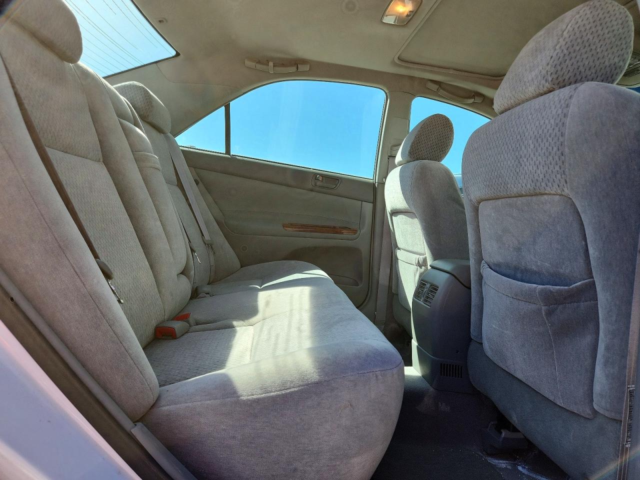 2004 Toyota Camry Xle V6 White vin: 4T1BF32KX4U070400