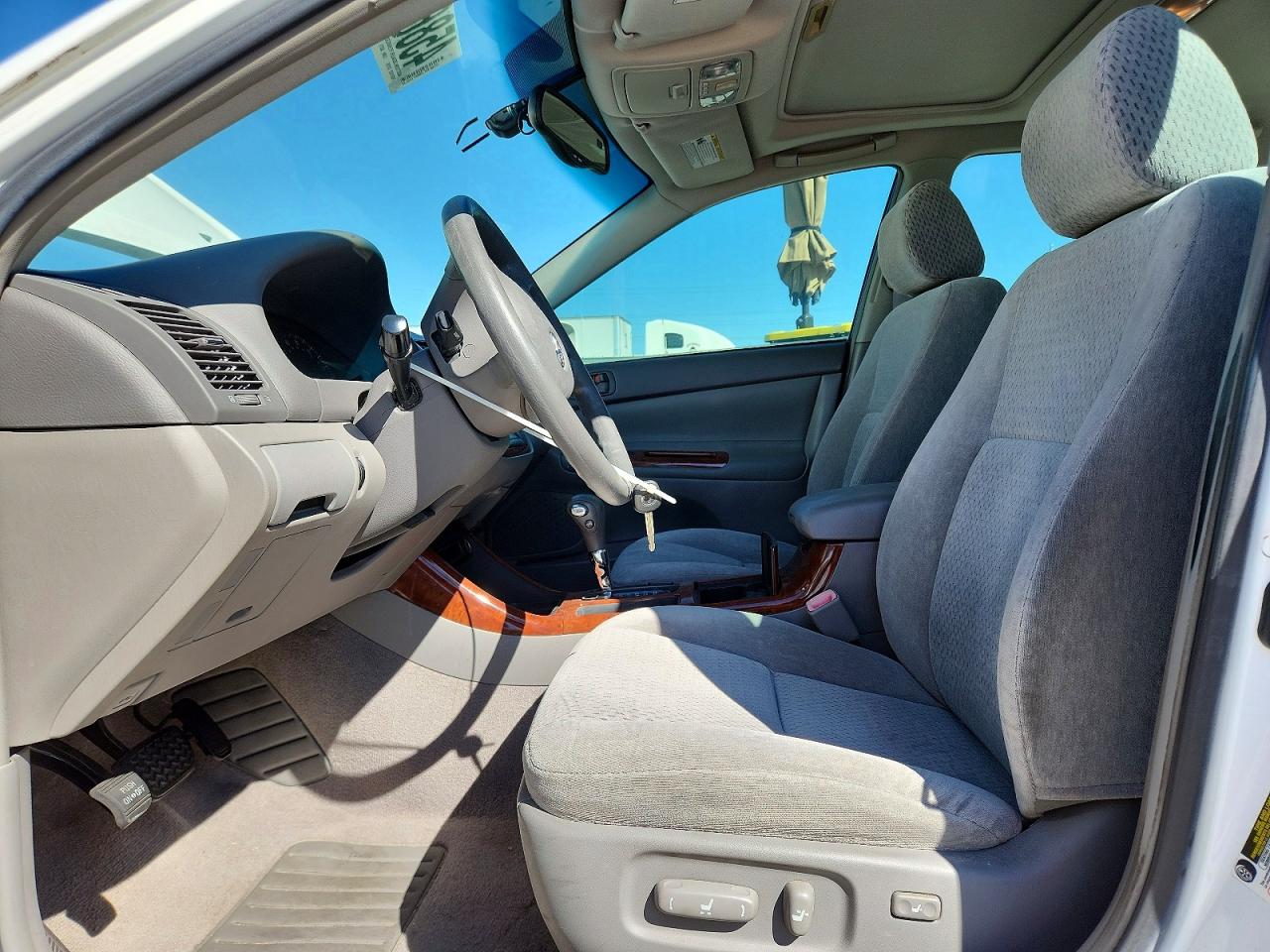 2004 Toyota Camry Xle V6 White vin: 4T1BF32KX4U070400
