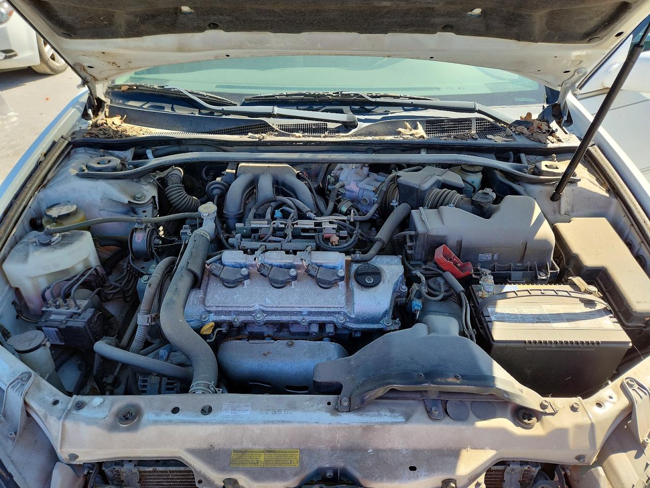 2004 Toyota Camry Xle V6 White vin: 4T1BF32KX4U070400