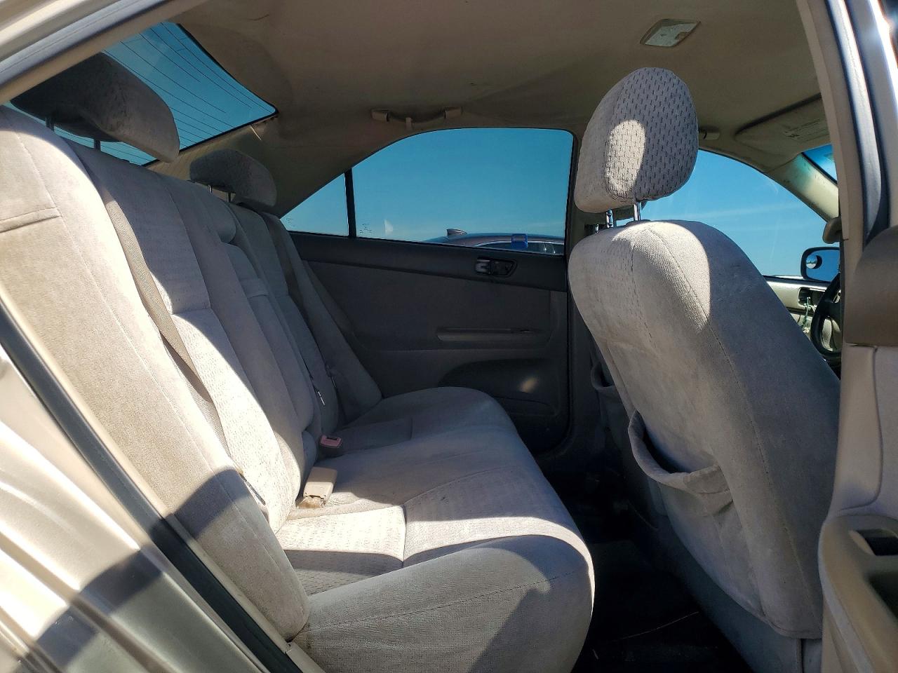 2004 Toyota Camry Серебряный vin: 4T1BF32KX4U579841
