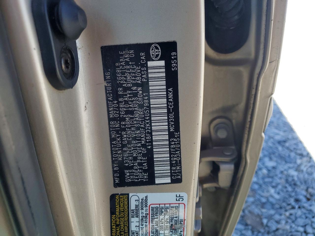 2004 Toyota Camry Серебряный vin: 4T1BF32KX4U579841
