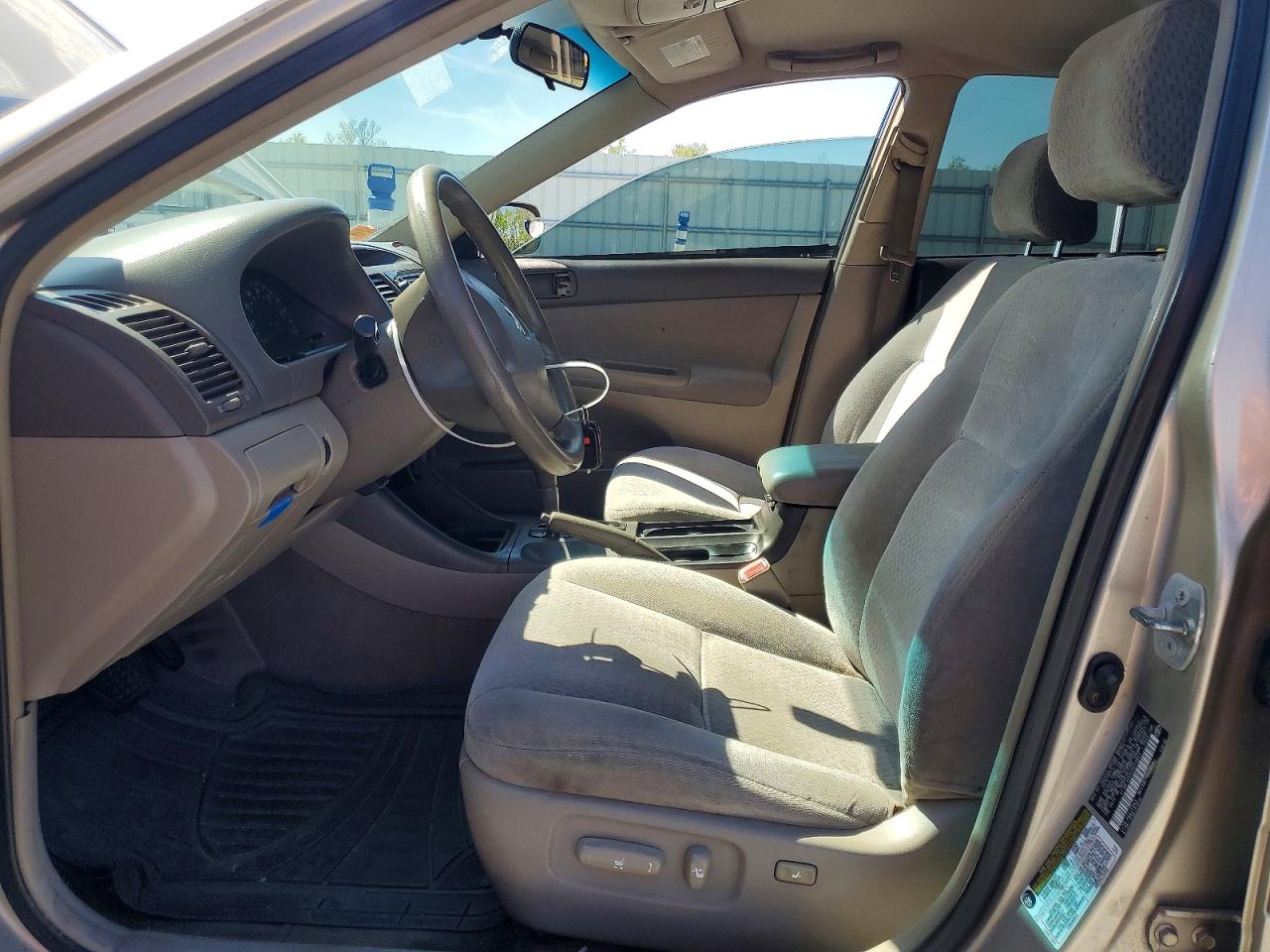 2004 Toyota Camry Серебряный vin: 4T1BF32KX4U579841
