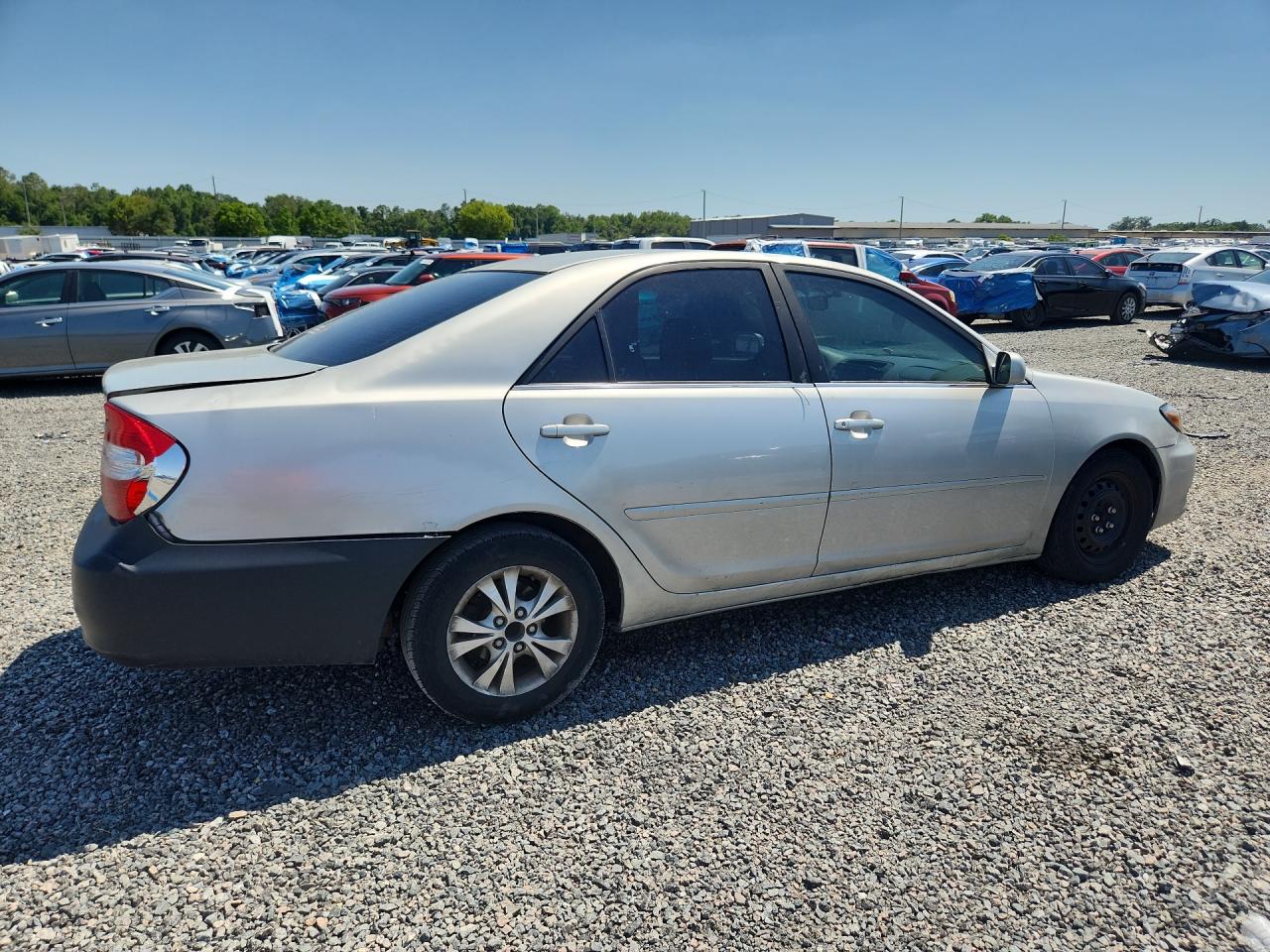2004 Toyota Camry Le V6 Серебряный vin: 4T1BF32KX4U582321