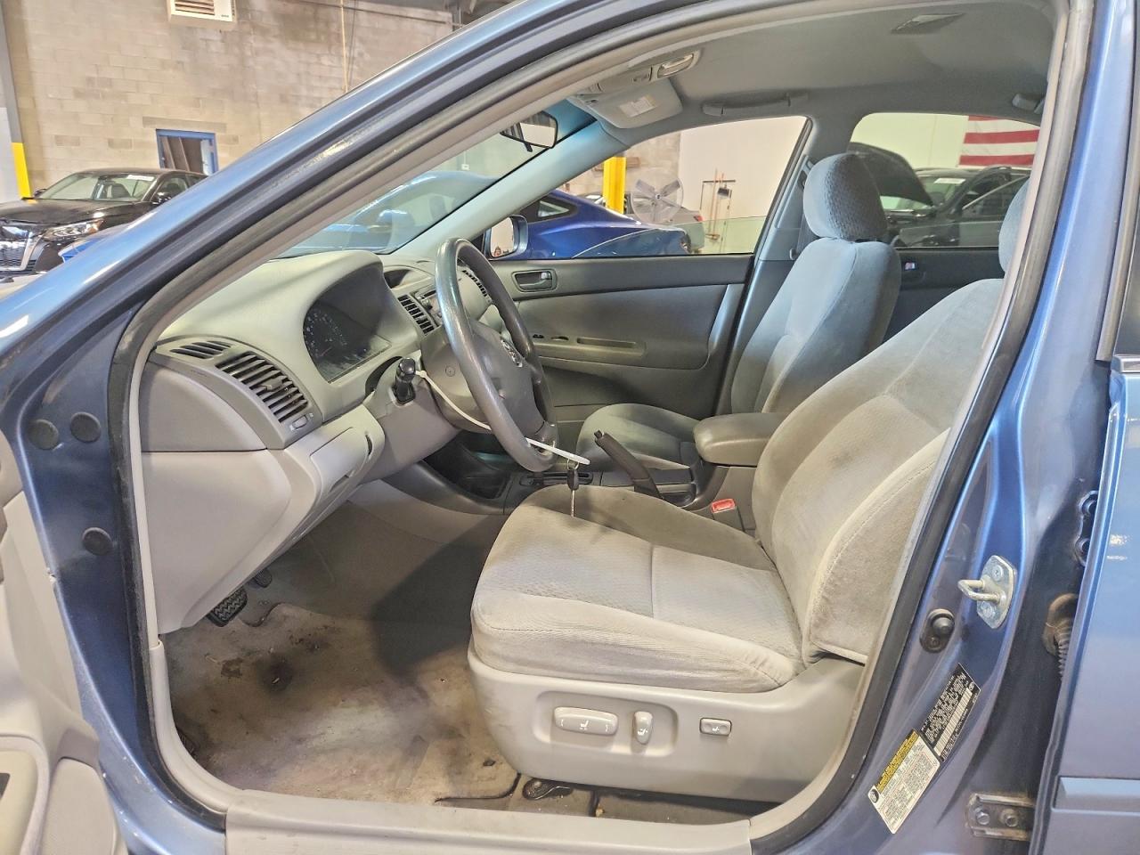 2004 Toyota Camry Le V6 Blue vin: 4T1BF32KX4U587907