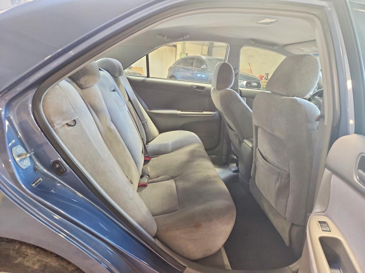 2004 Toyota Camry Le V6 Blue vin: 4T1BF32KX4U587907