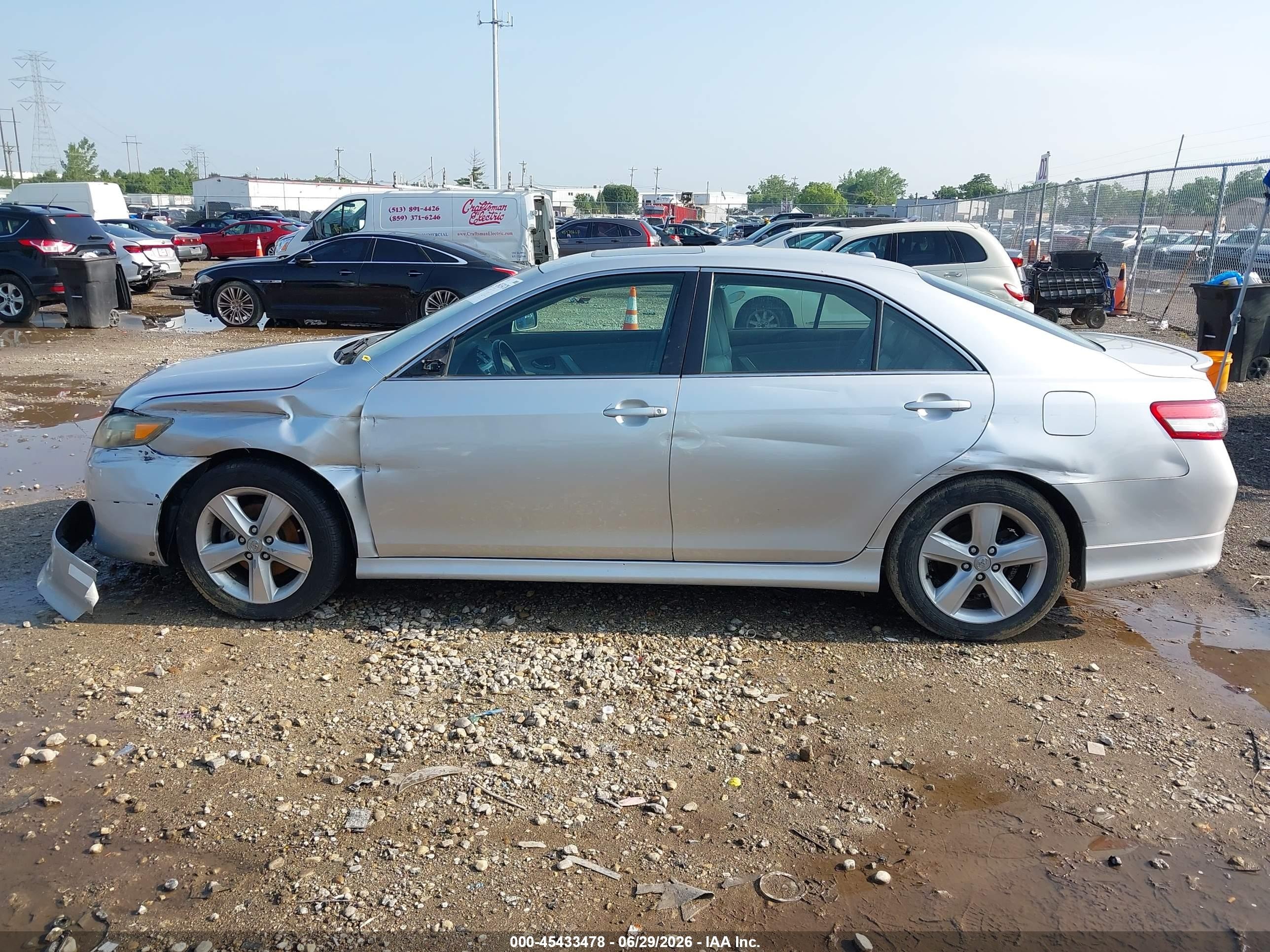2010 Toyota Camry Se Silver vin: 4T1BF3EK0AU014974