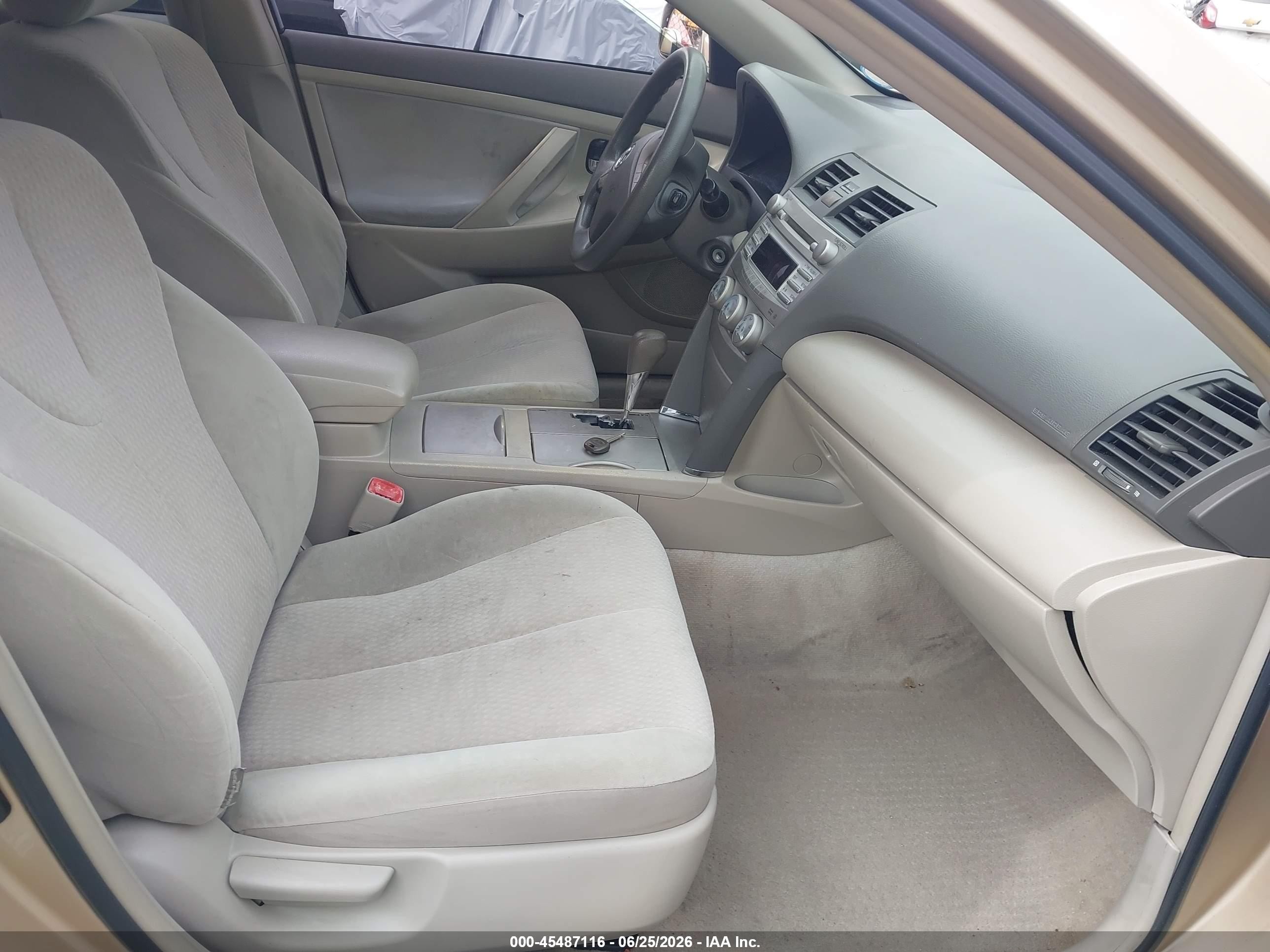 2010 Toyota Camry Le Tan vin: 4T1BF3EK0AU018863