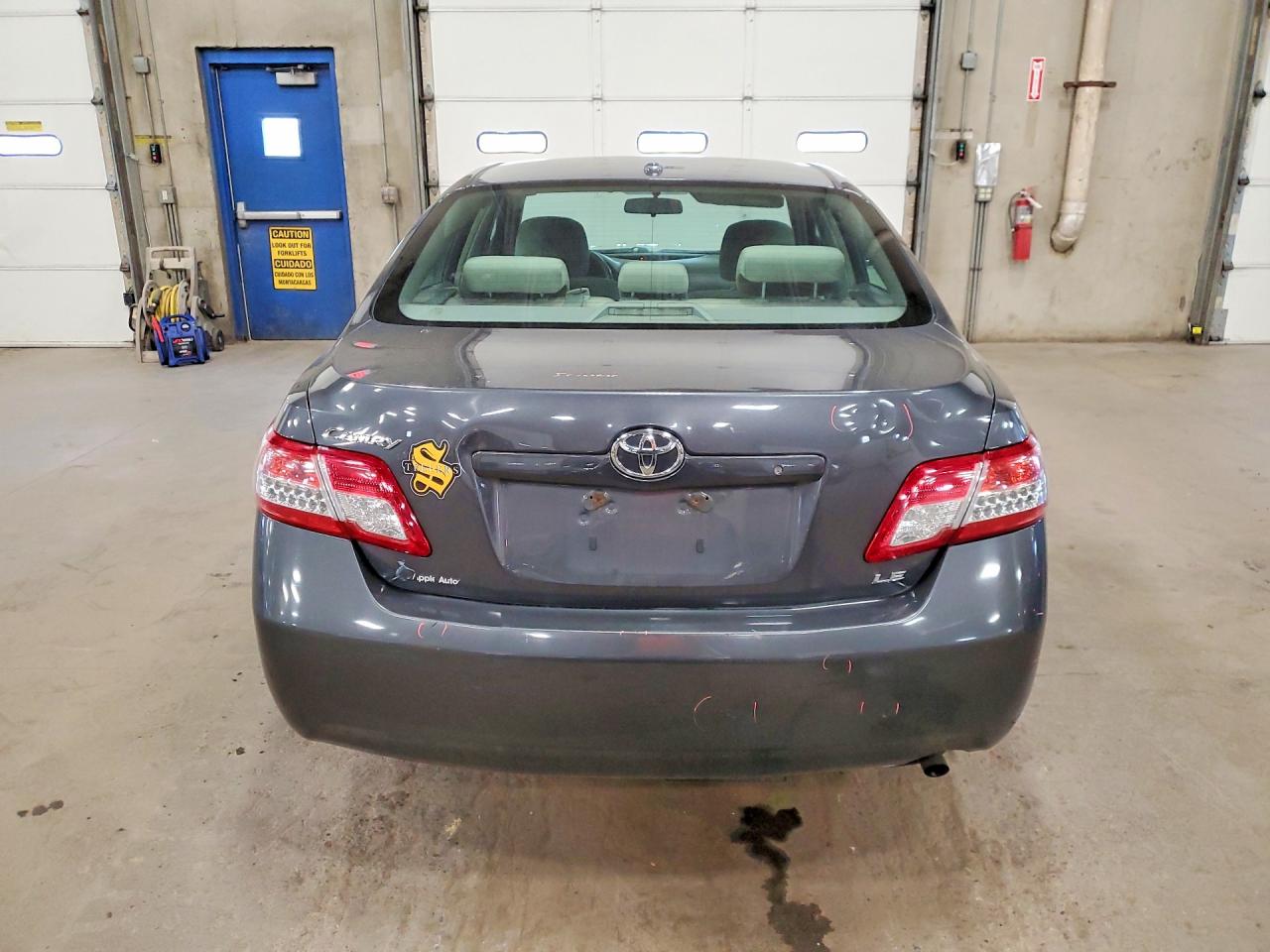 2010 Toyota Camry Le Gray vin: 4T1BF3EK0AU021682
