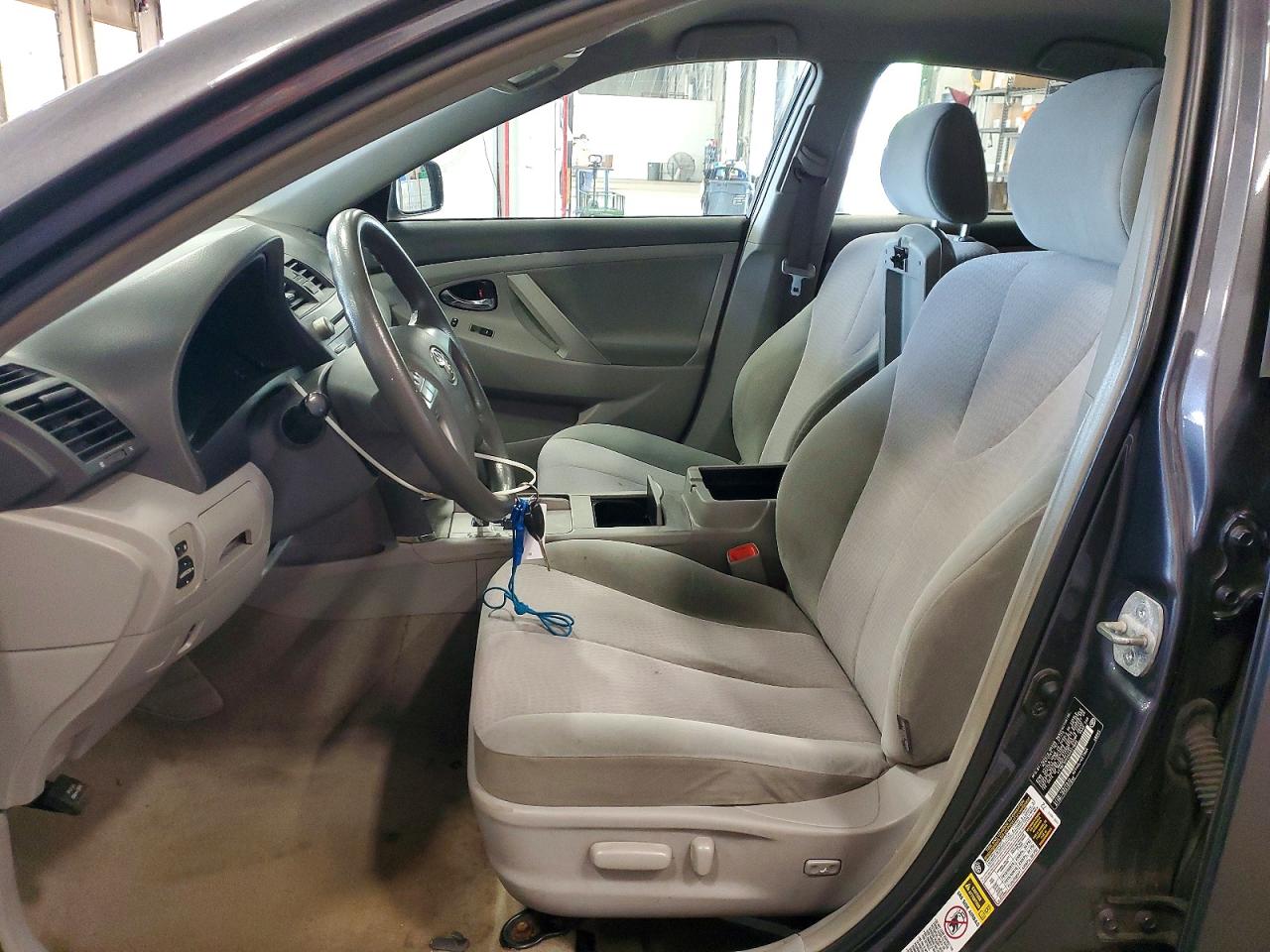 2010 Toyota Camry Le Gray vin: 4T1BF3EK0AU021682