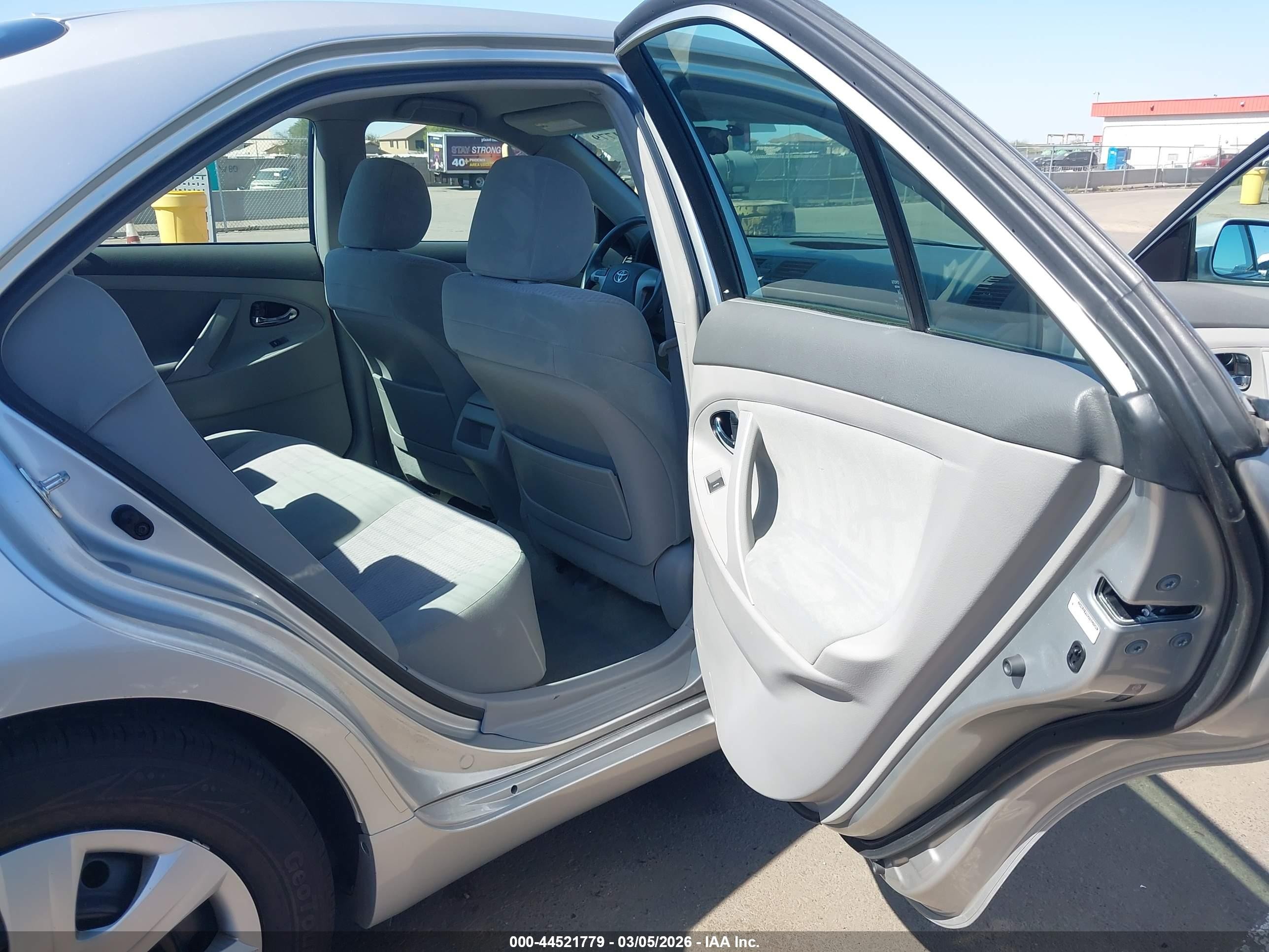 2010 Toyota Camry Le Silver vin: 4T1BF3EK0AU023500
