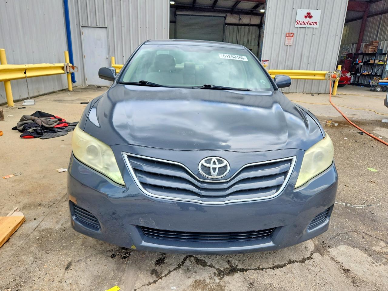 2010 Toyota Camry Le Gray vin: 4T1BF3EK0AU024100