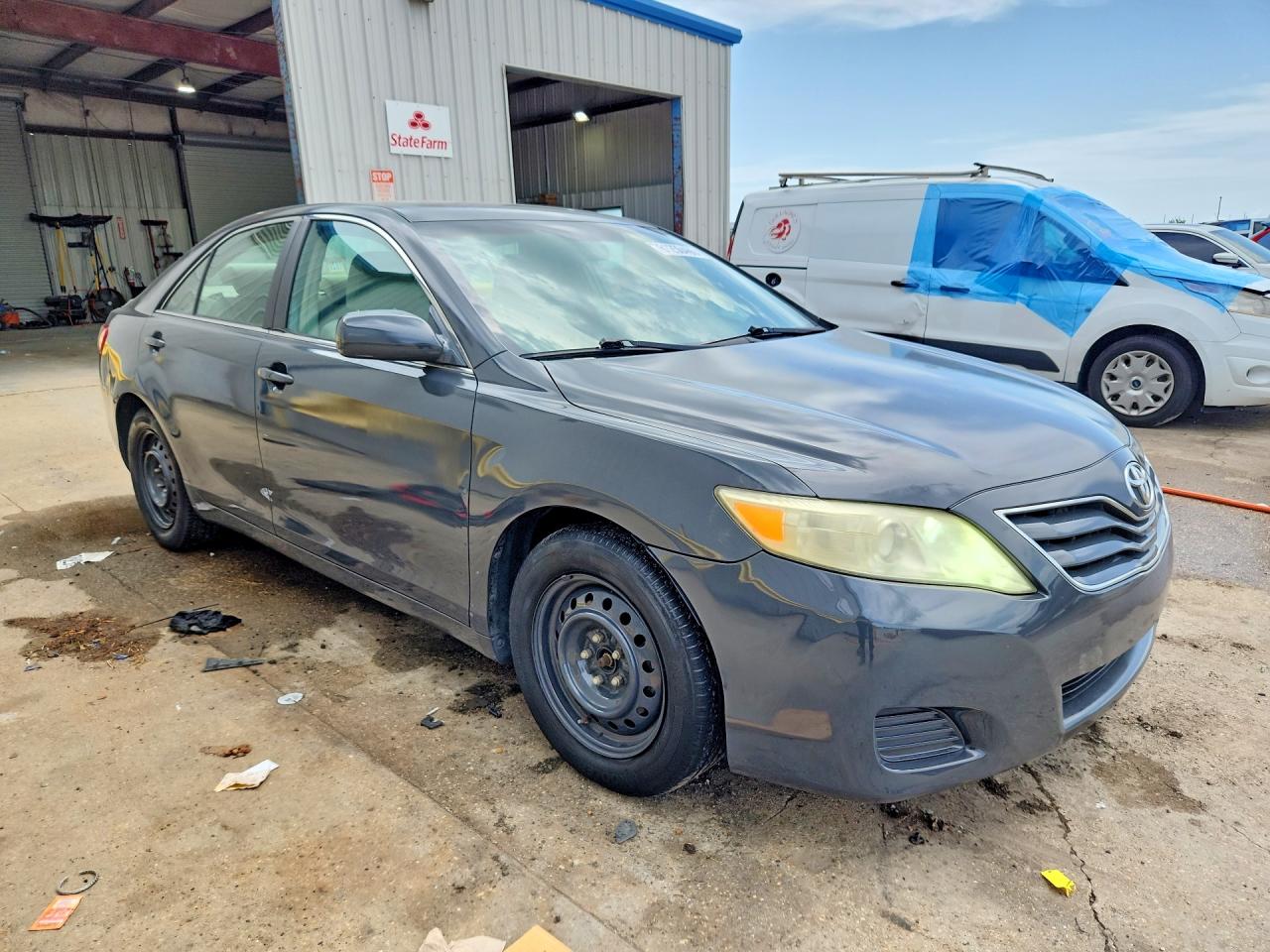 2010 Toyota Camry Le Gray vin: 4T1BF3EK0AU024100