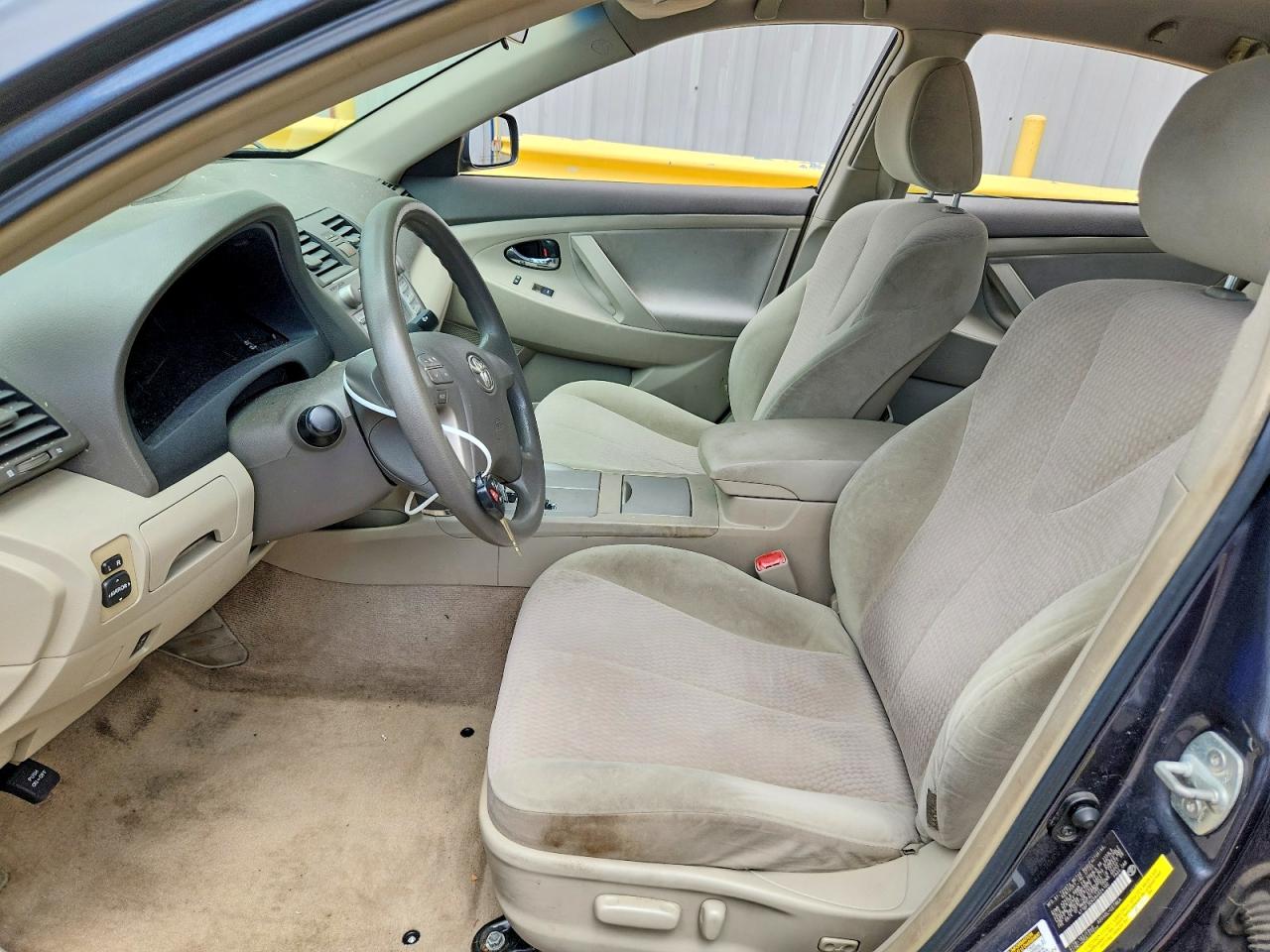 2010 Toyota Camry Le Gray vin: 4T1BF3EK0AU024100