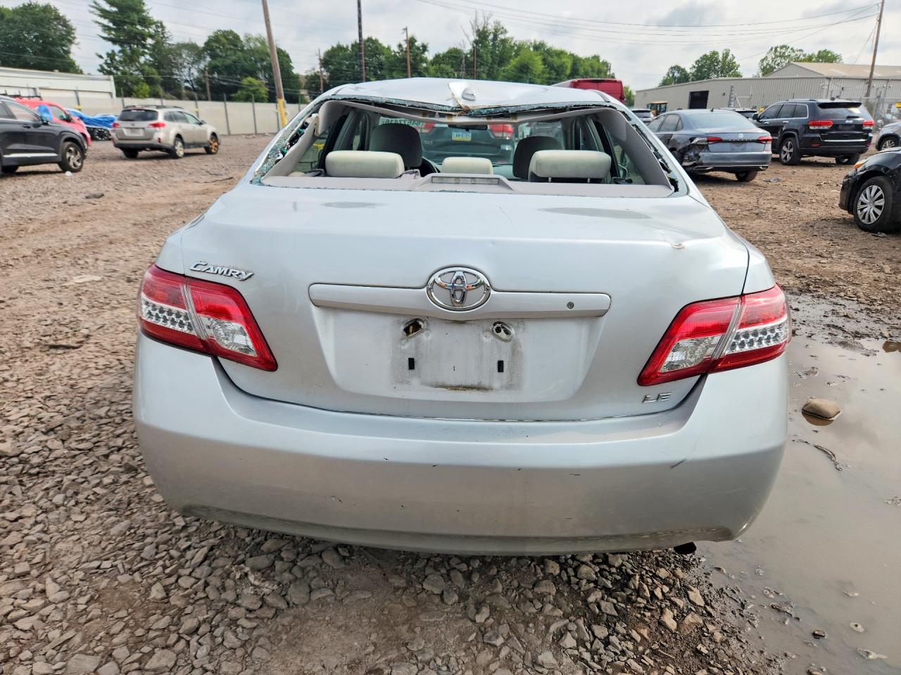 2010 Toyota Camry Le Silver vin: 4T1BF3EK0AU025697