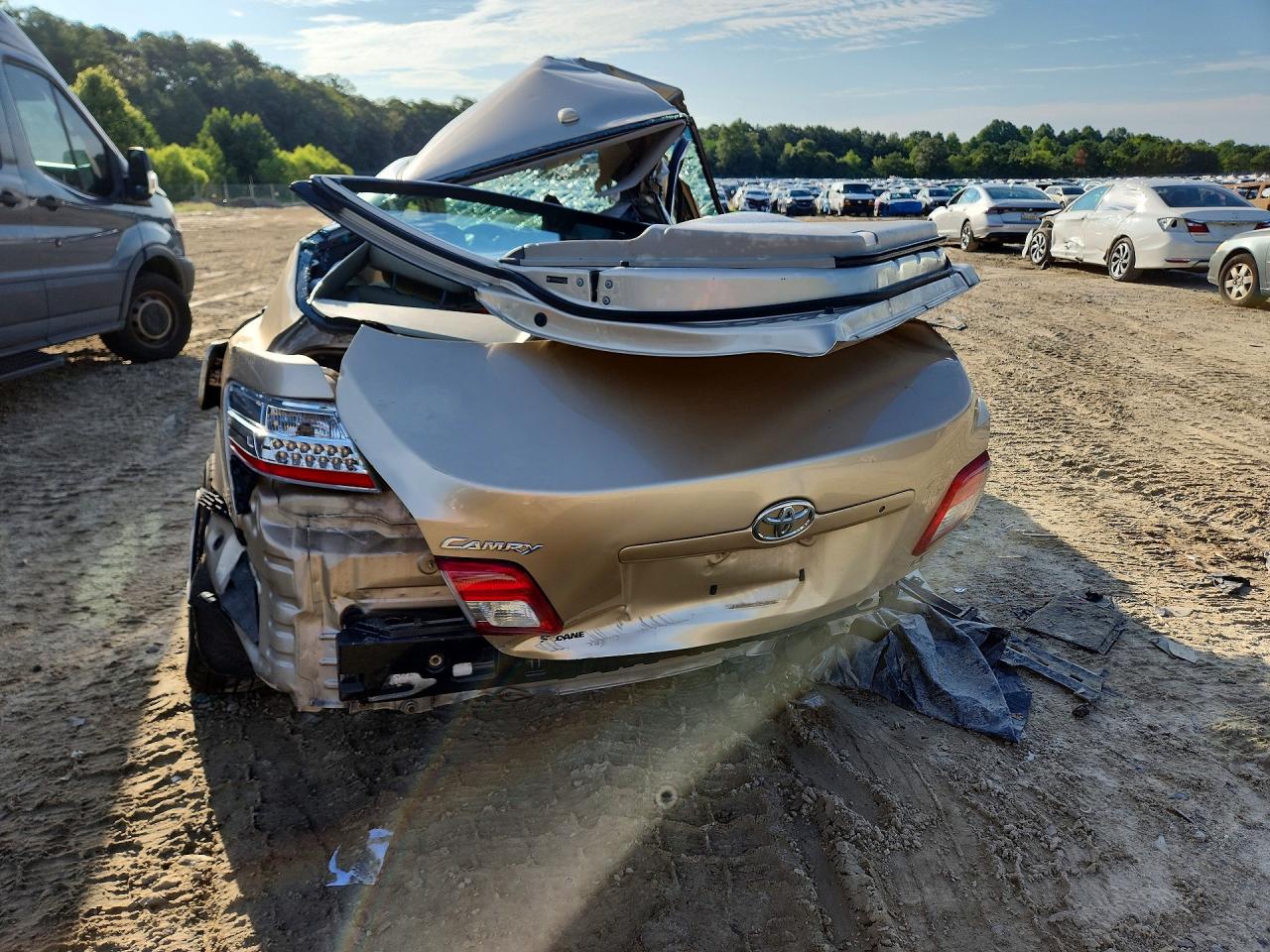 2010 Toyota Camry Le Gold vin: 4T1BF3EK0AU026218