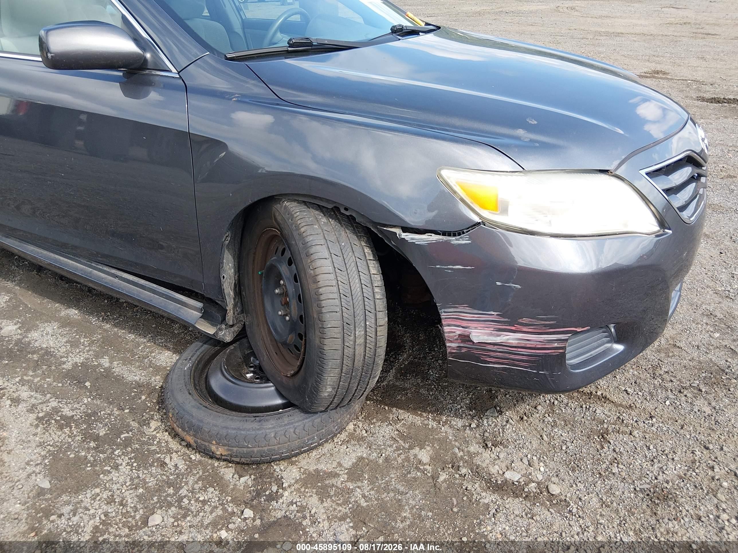 2010 Toyota Camry Le Gray vin: 4T1BF3EK0AU031922