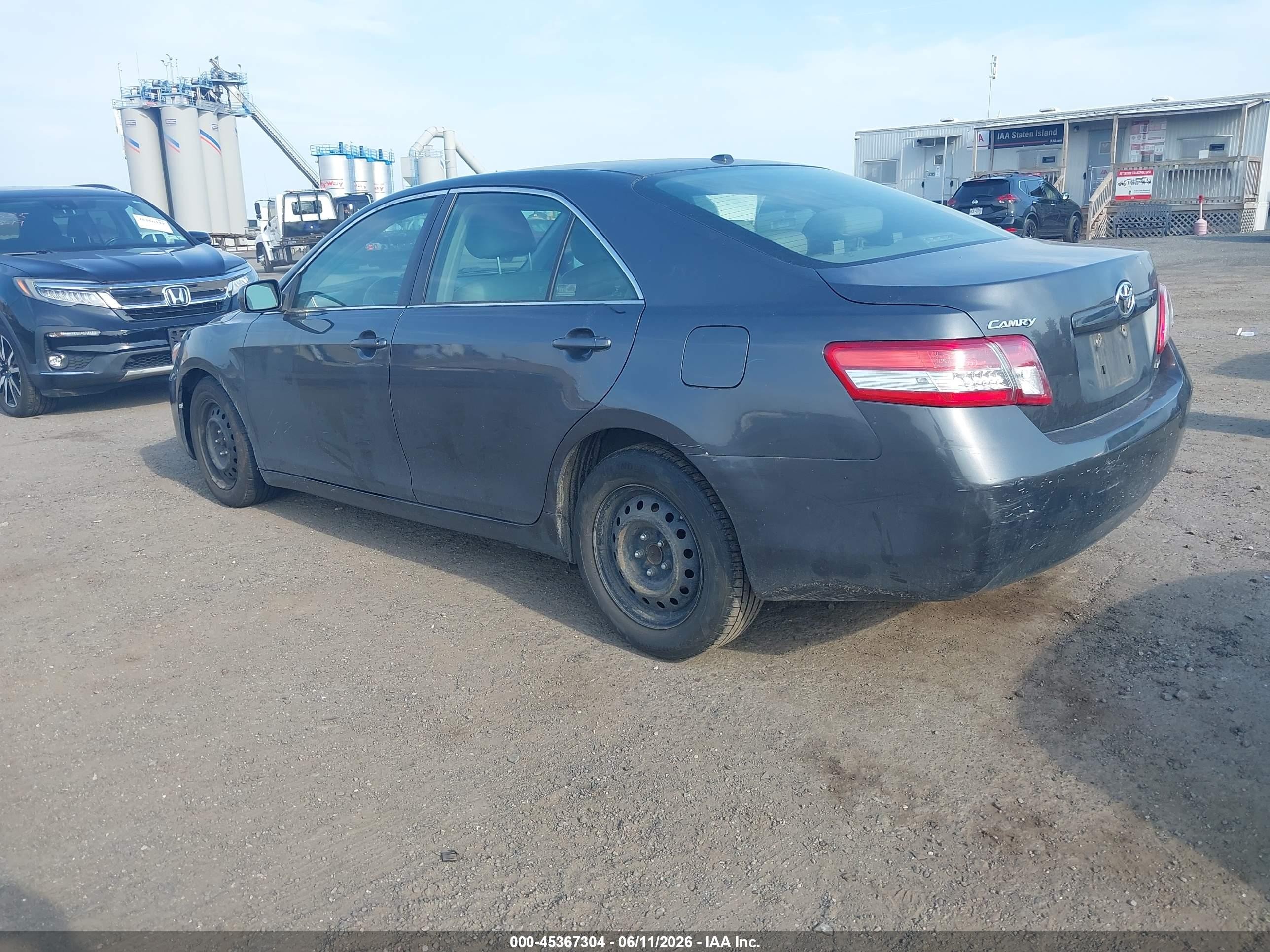 2010 Toyota Camry Le Gray vin: 4T1BF3EK0AU034996