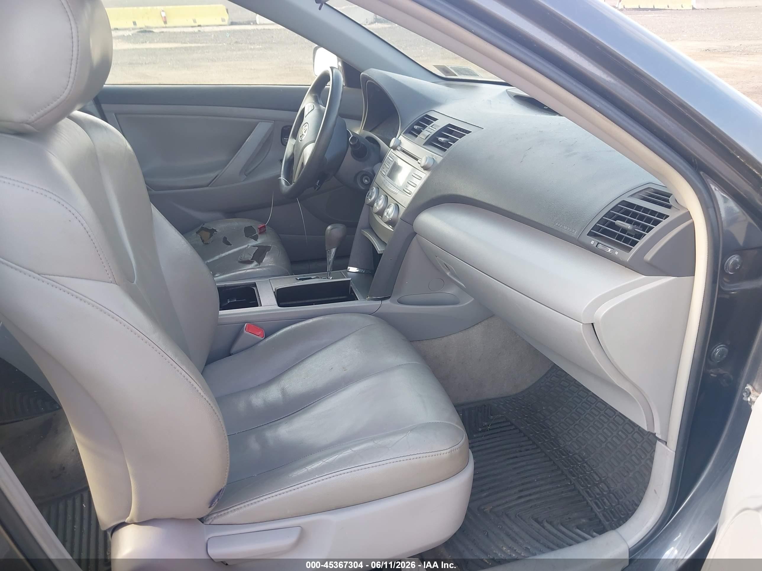 2010 Toyota Camry Le Gray vin: 4T1BF3EK0AU034996