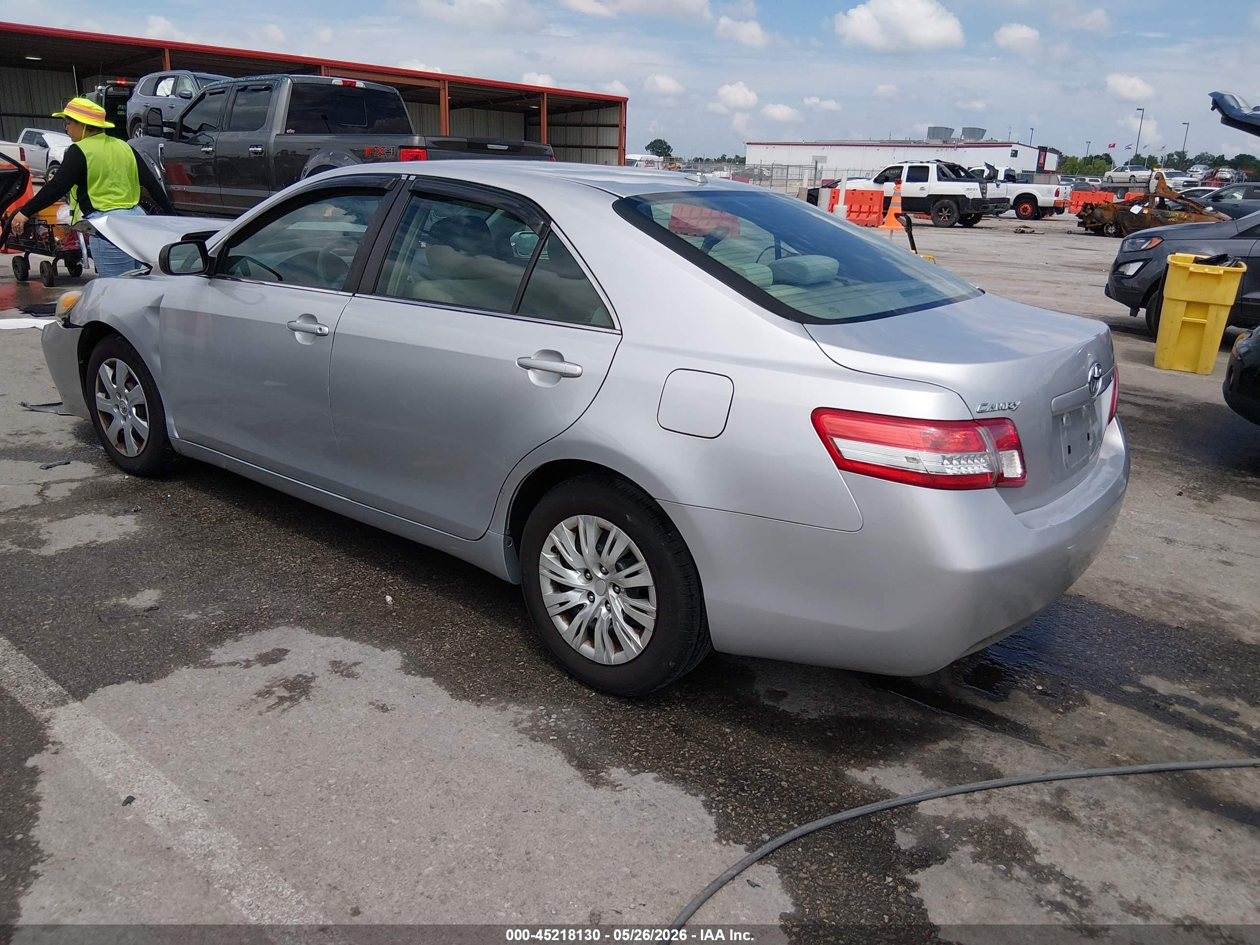 2010 Toyota Camry Le Серебряный vin: 4T1BF3EK0AU041818