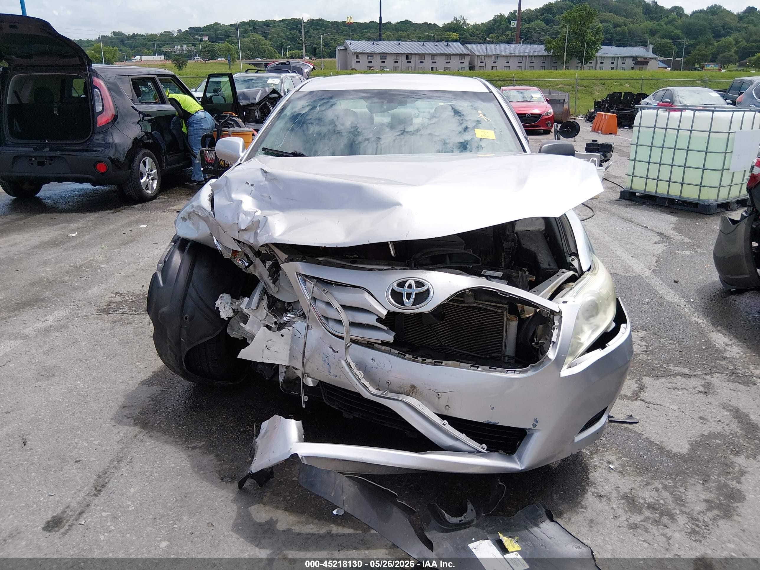 2010 Toyota Camry Le Серебряный vin: 4T1BF3EK0AU041818