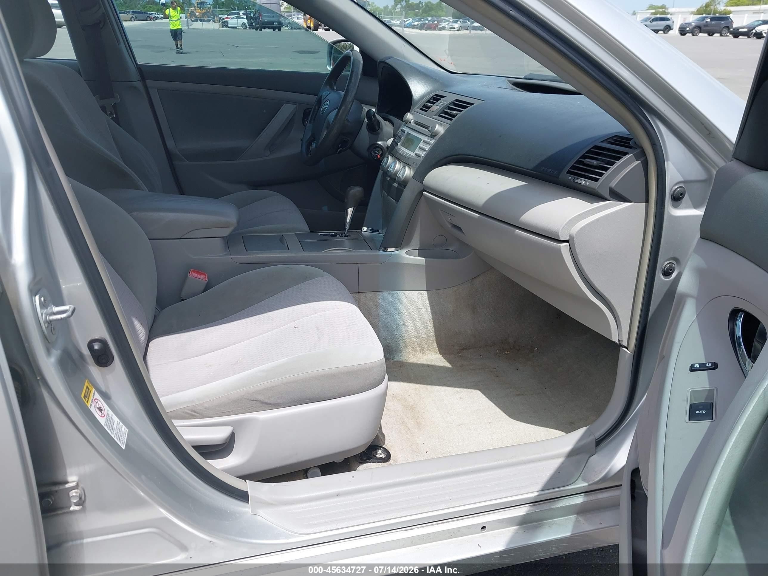 2010 Toyota Camry Le Silver vin: 4T1BF3EK0AU055346