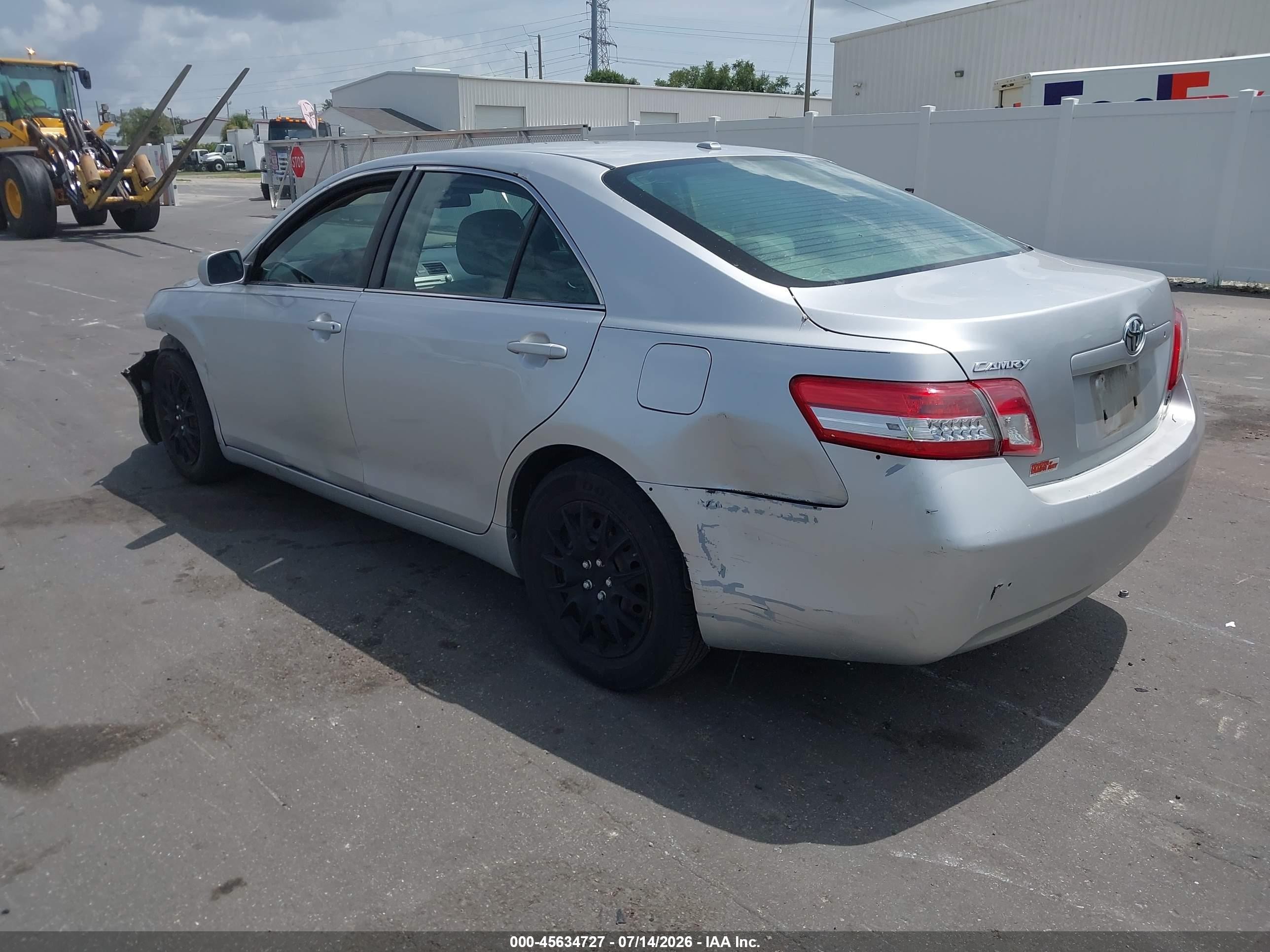 2010 Toyota Camry Le Silver vin: 4T1BF3EK0AU055346