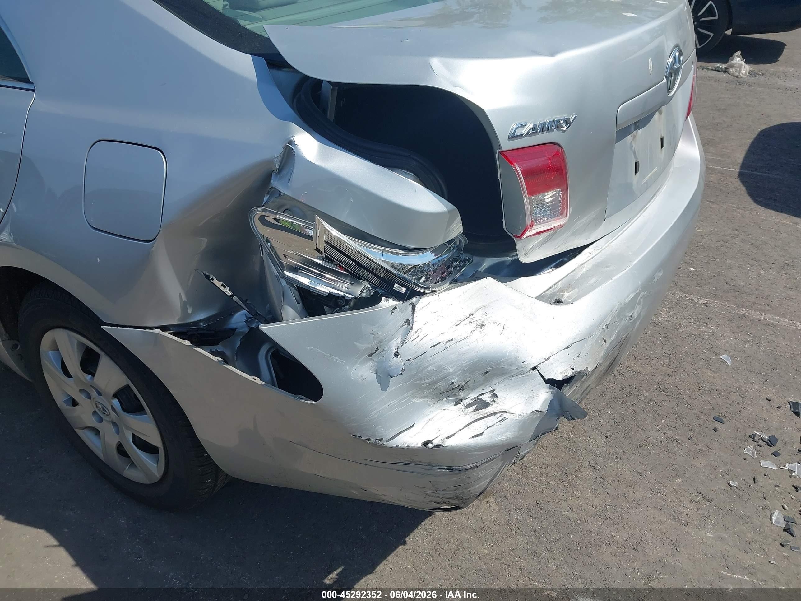 2010 Toyota Camry Le Silver vin: 4T1BF3EK0AU060935