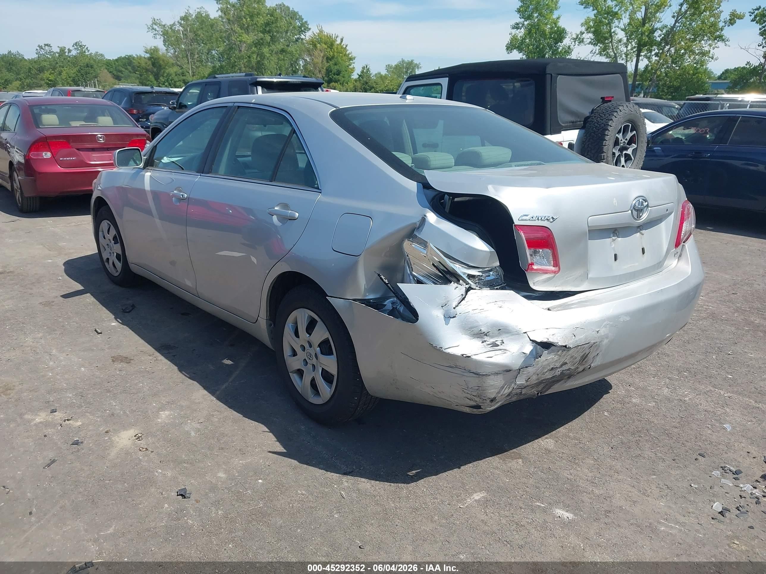2010 Toyota Camry Le Silver vin: 4T1BF3EK0AU060935