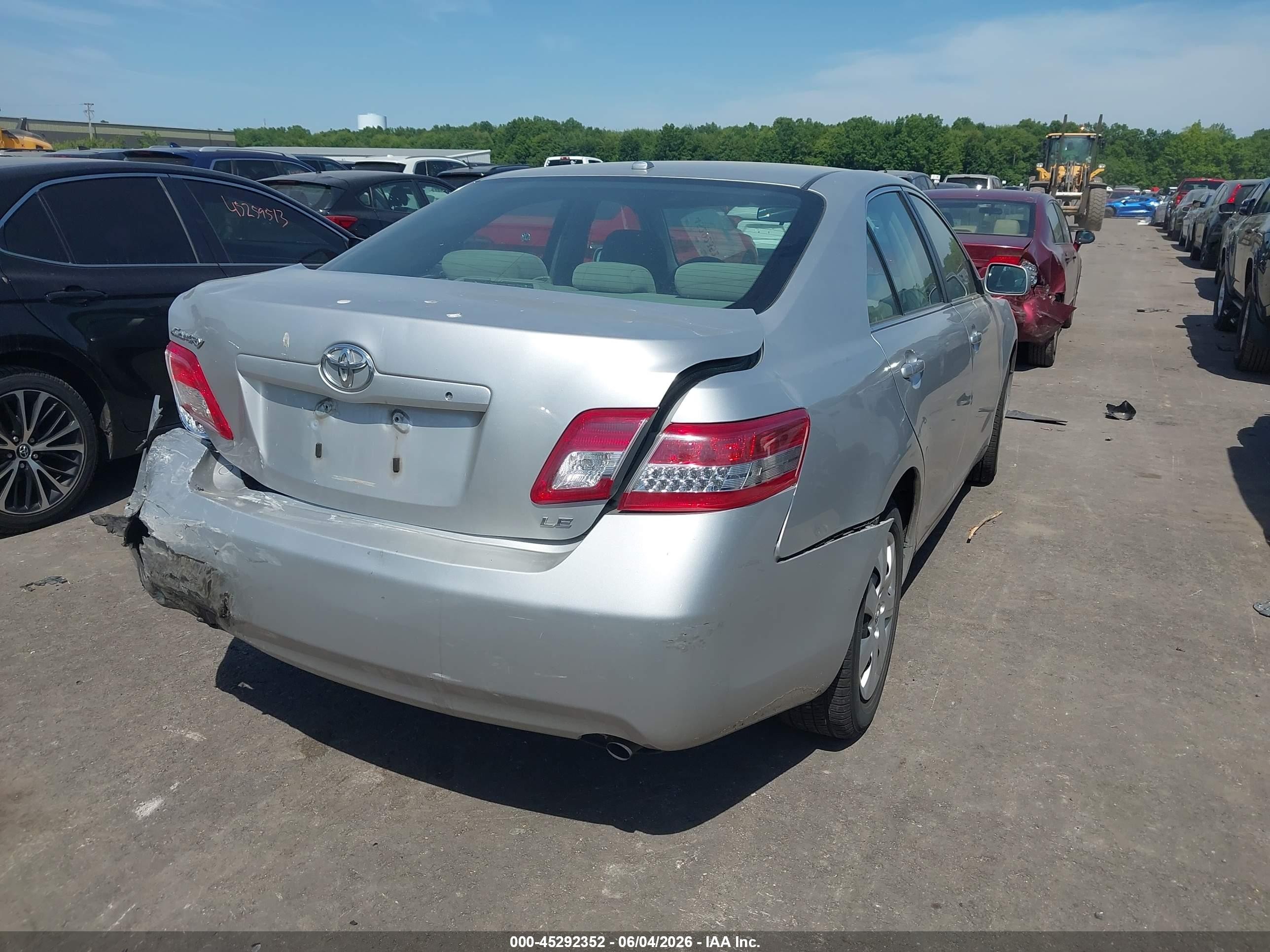 2010 Toyota Camry Le Silver vin: 4T1BF3EK0AU060935