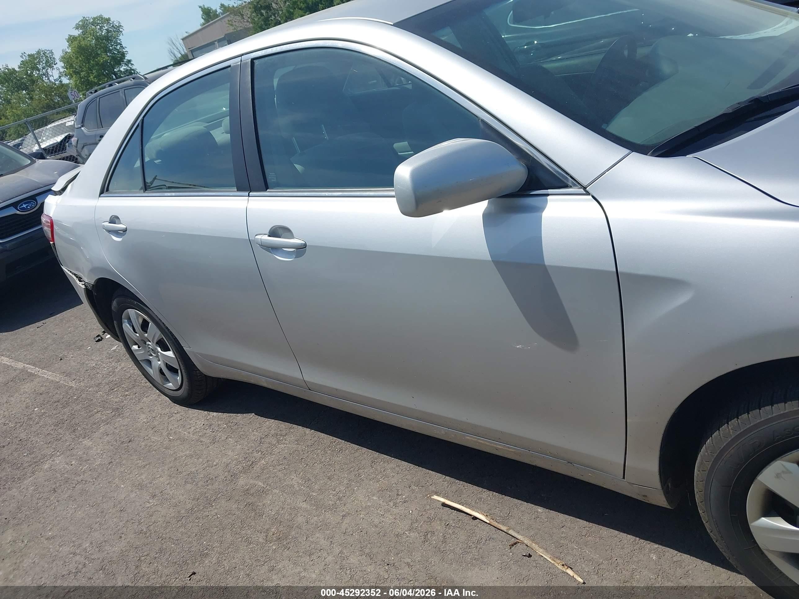 2010 Toyota Camry Le Silver vin: 4T1BF3EK0AU060935