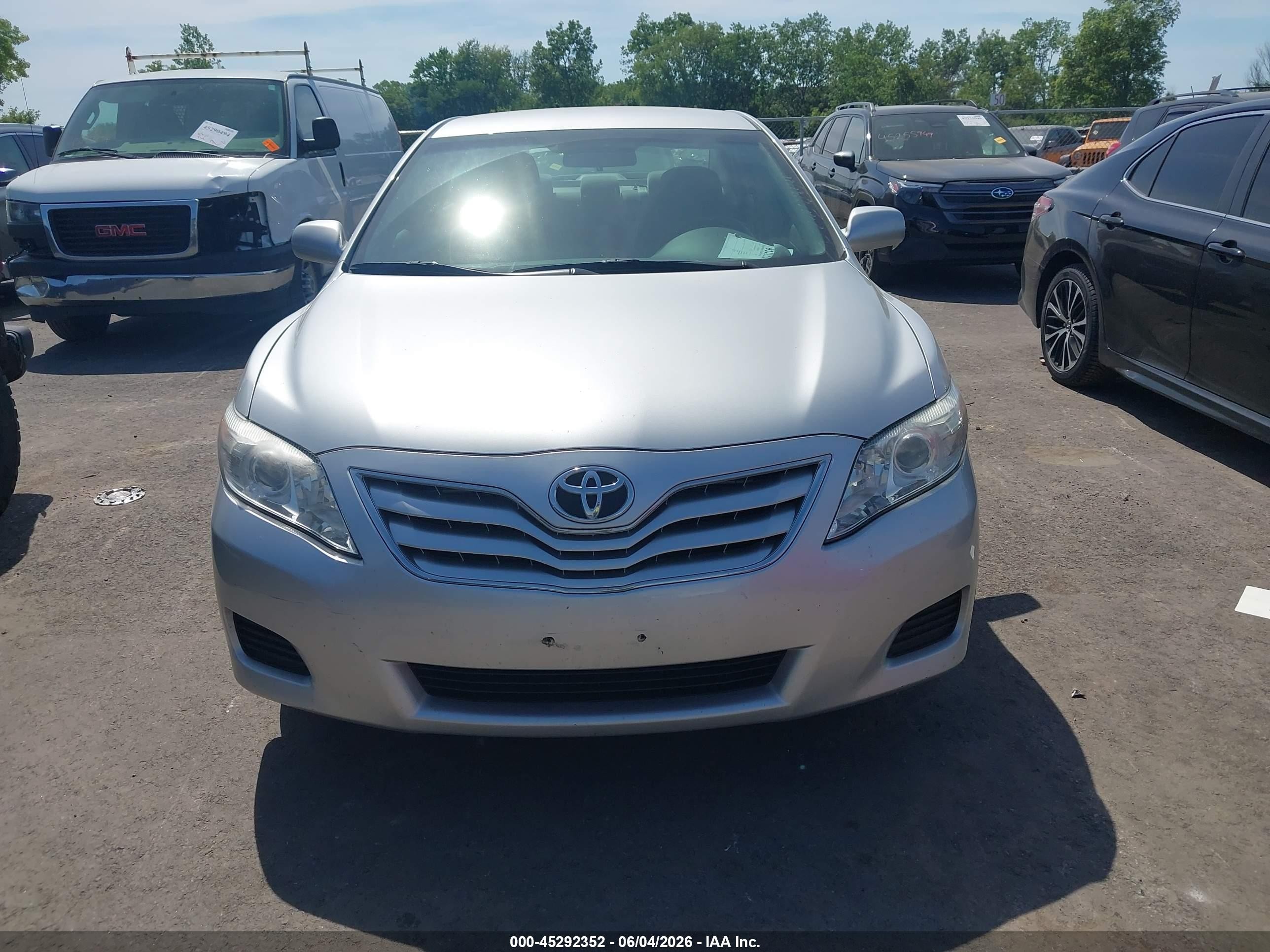 2010 Toyota Camry Le Silver vin: 4T1BF3EK0AU060935